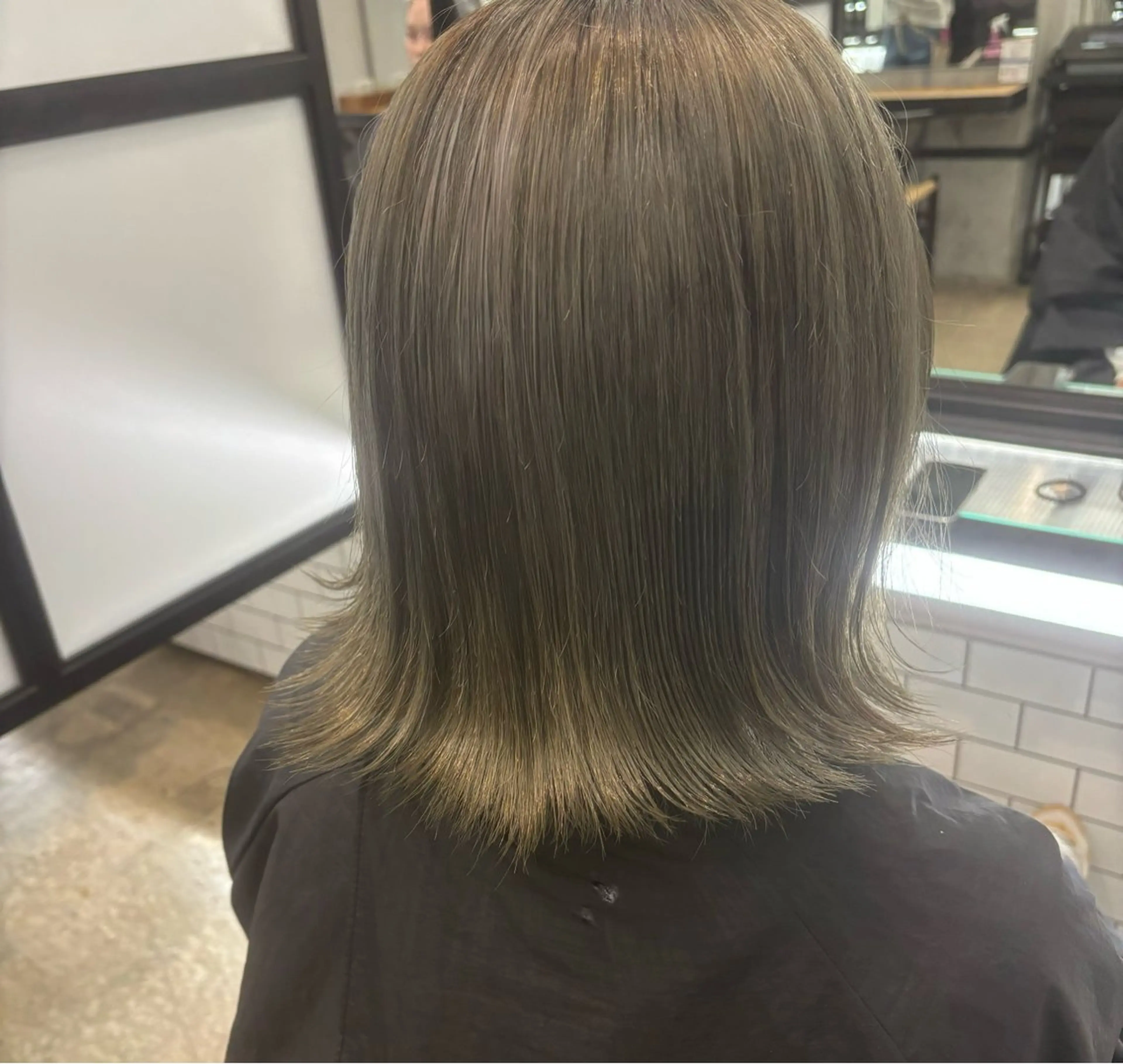 ショート カラー ブリーチ ダブルカラー グレージュ ブリーチなしカラー オリーブグレージュ ヘアカラー YUTO歴9年 ベージュの透明感得意のヘアスタイル