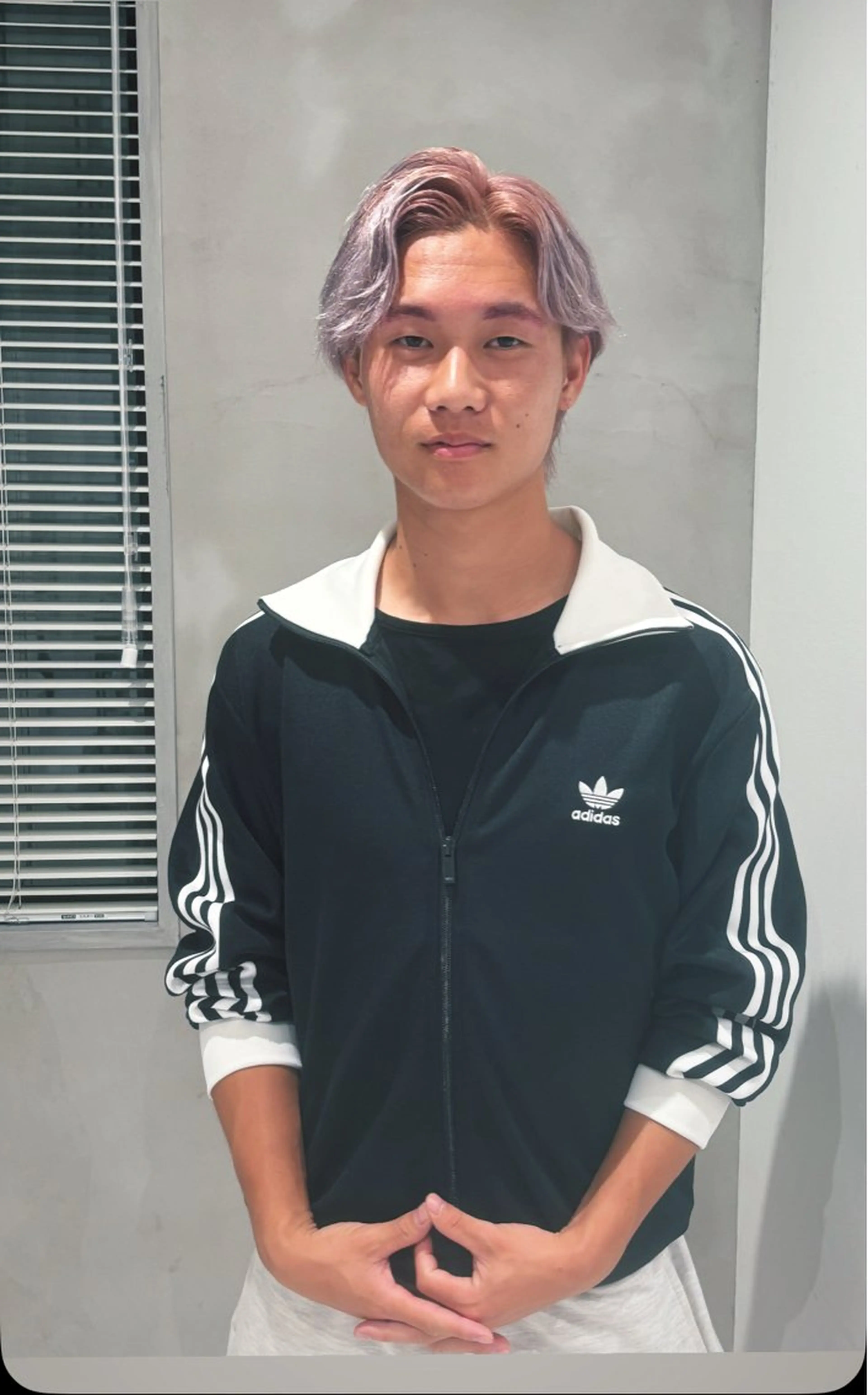 ショート カラー ブロンド グラデーションカラー ピンクカラー シルバー カット ヘアカラー 透明感カラーと映画 美容師/yujiのヘアスタイル