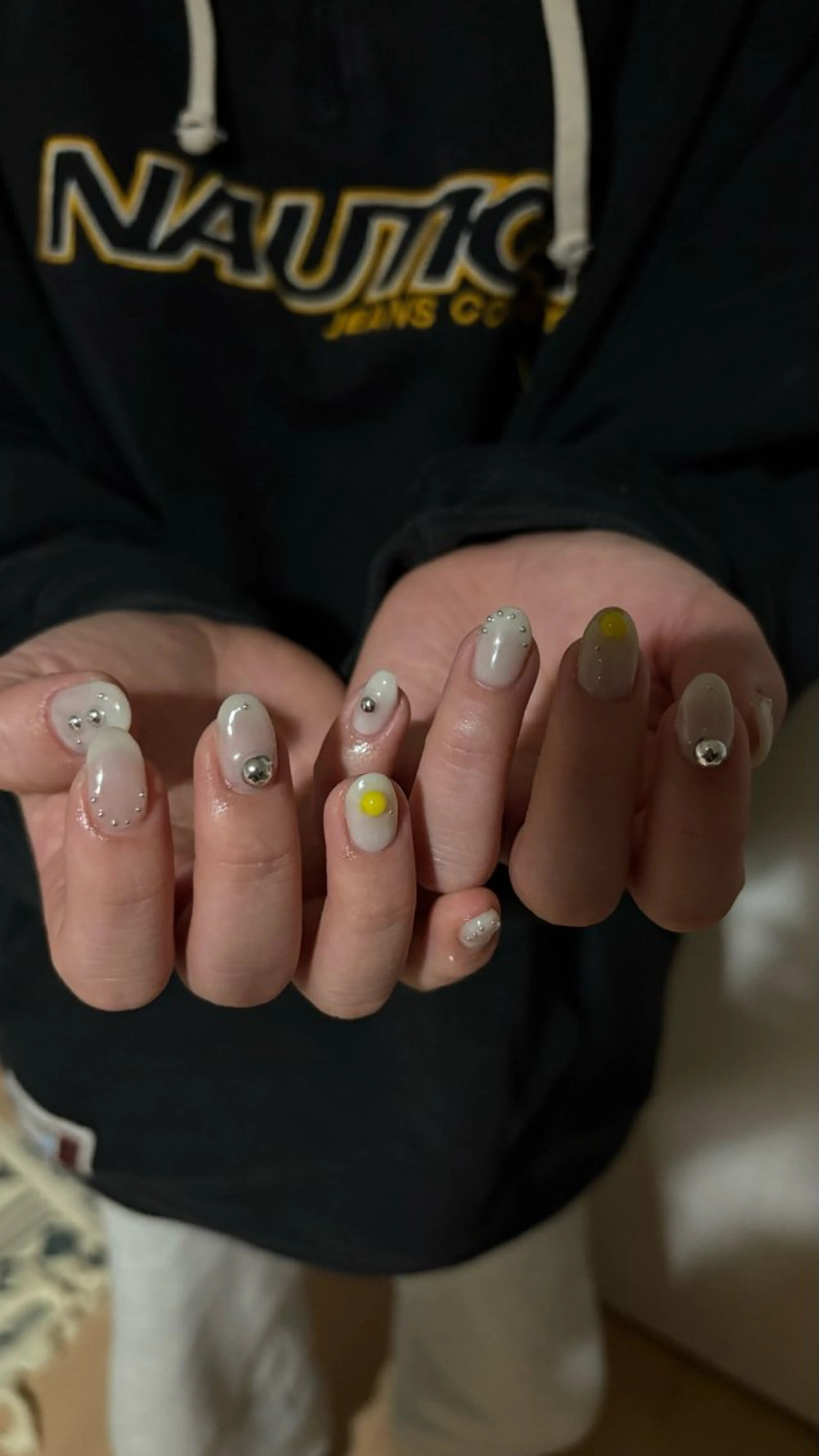 ネイル しおん🎶｜ひと 癖ニュアンス｜個性派のネイルデザイン