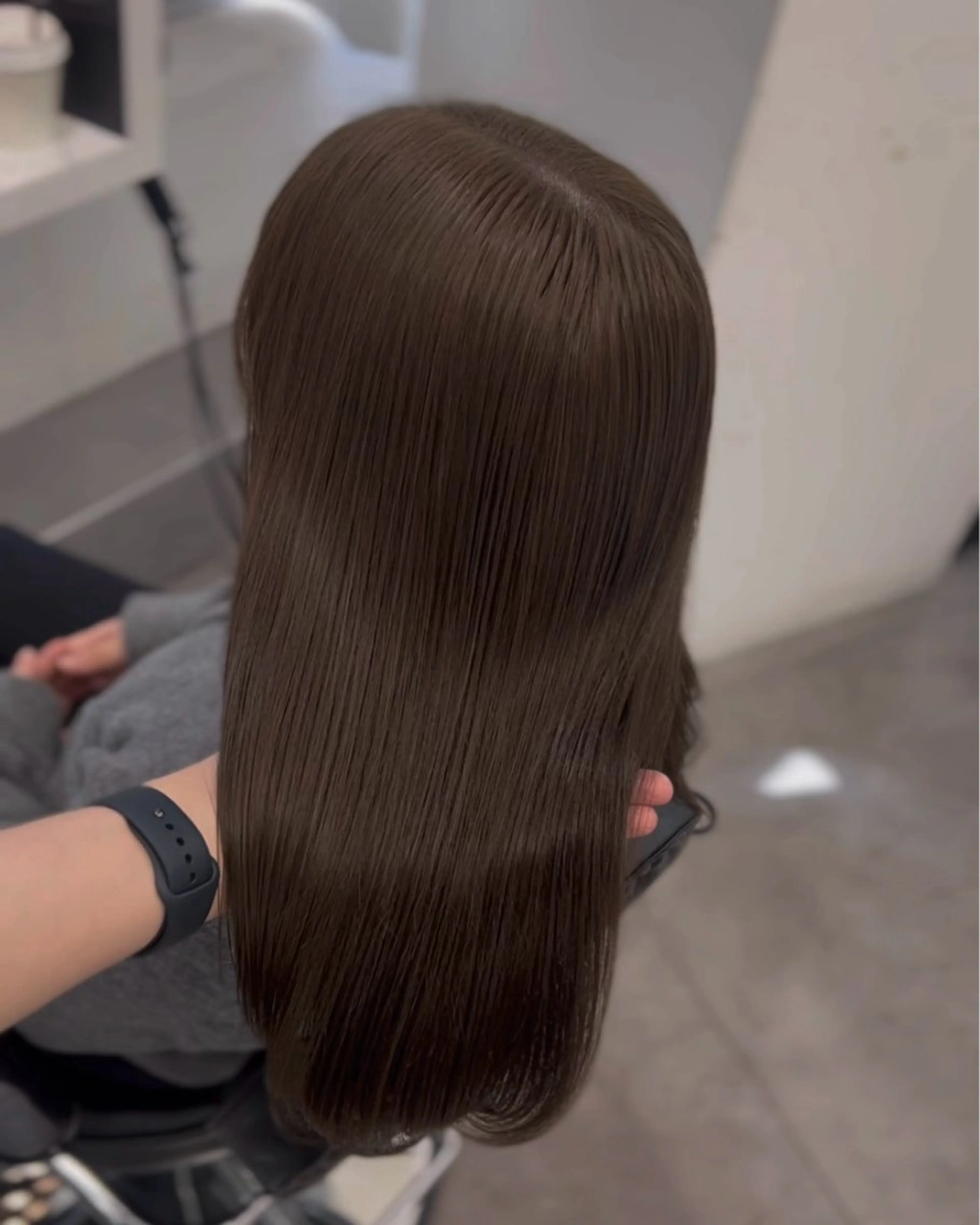 ミディアム カラー パーマ アッシュ アッシュグレー アッシュグレージュ ベージュカラー ブリーチ カット ヘアカラー トリートメント ブリーチなし/ ベージュ/akiraのヘアスタイル