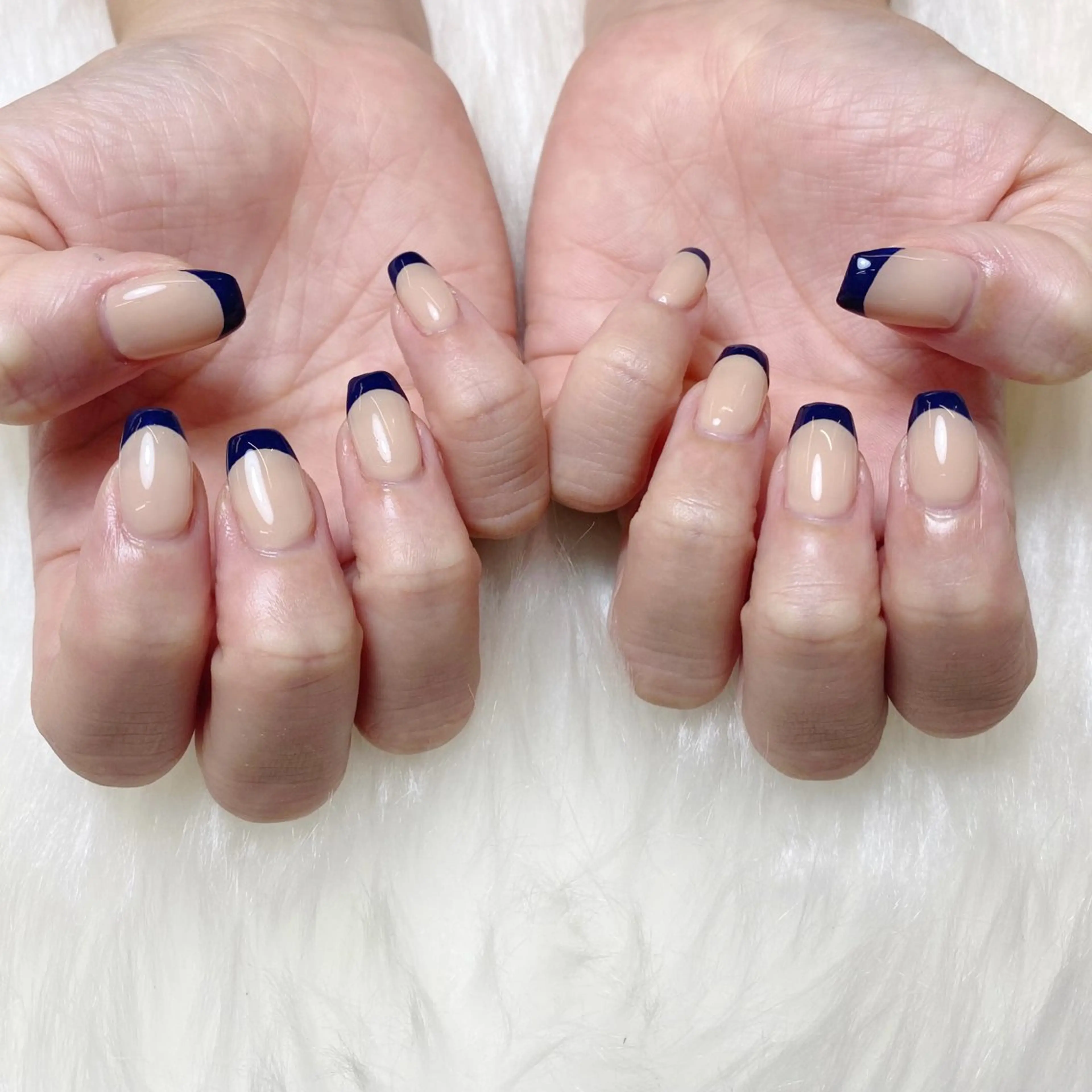 ネイル ブルー 長さ出し フラッシュネイル フットネイル フレンチネイル ハンドネイル fein. miku🎀🍼のネイルデザイン