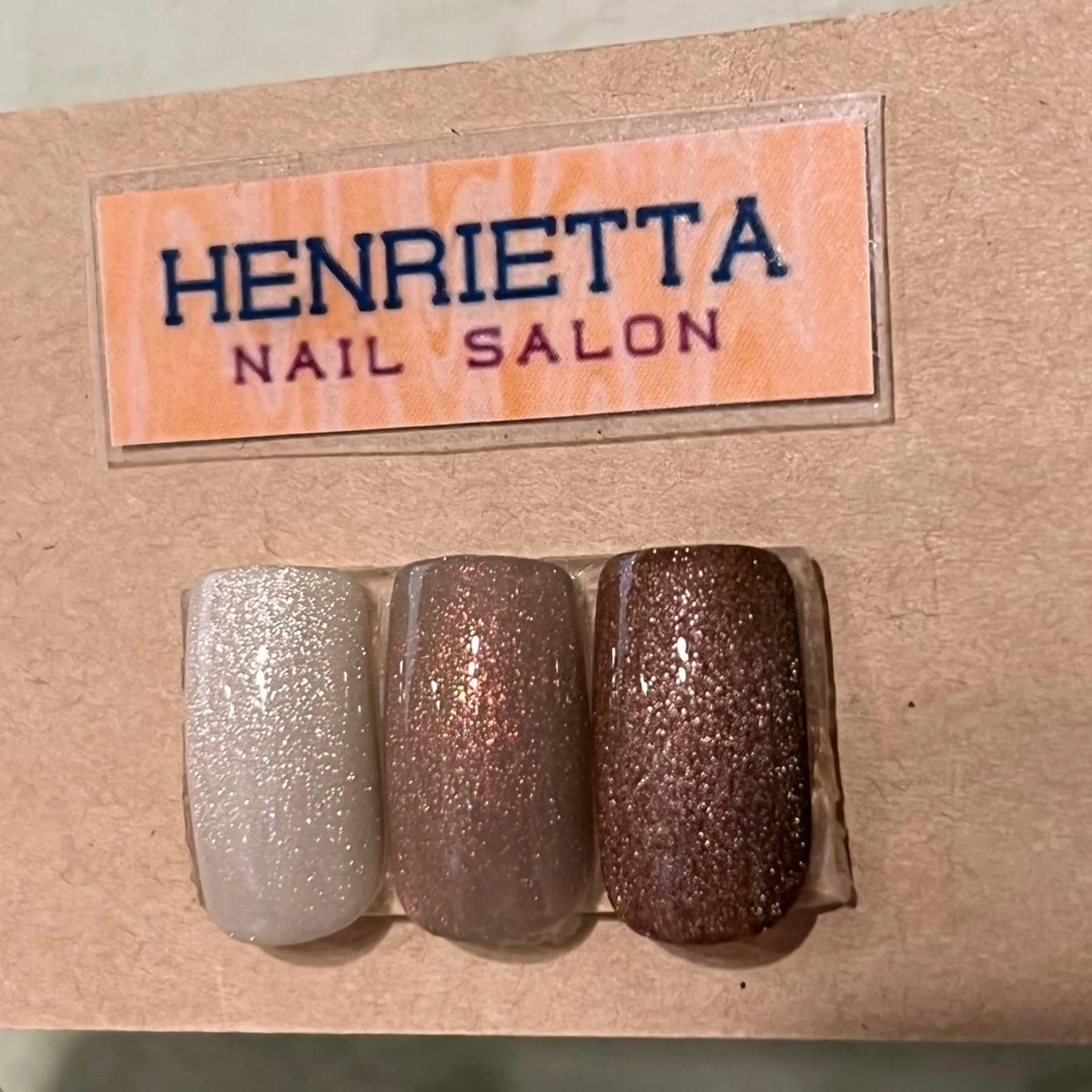 ネイル ブラウン マグネットネイル ホワイト HENRIETTA NAILSALONのネイルデザイン