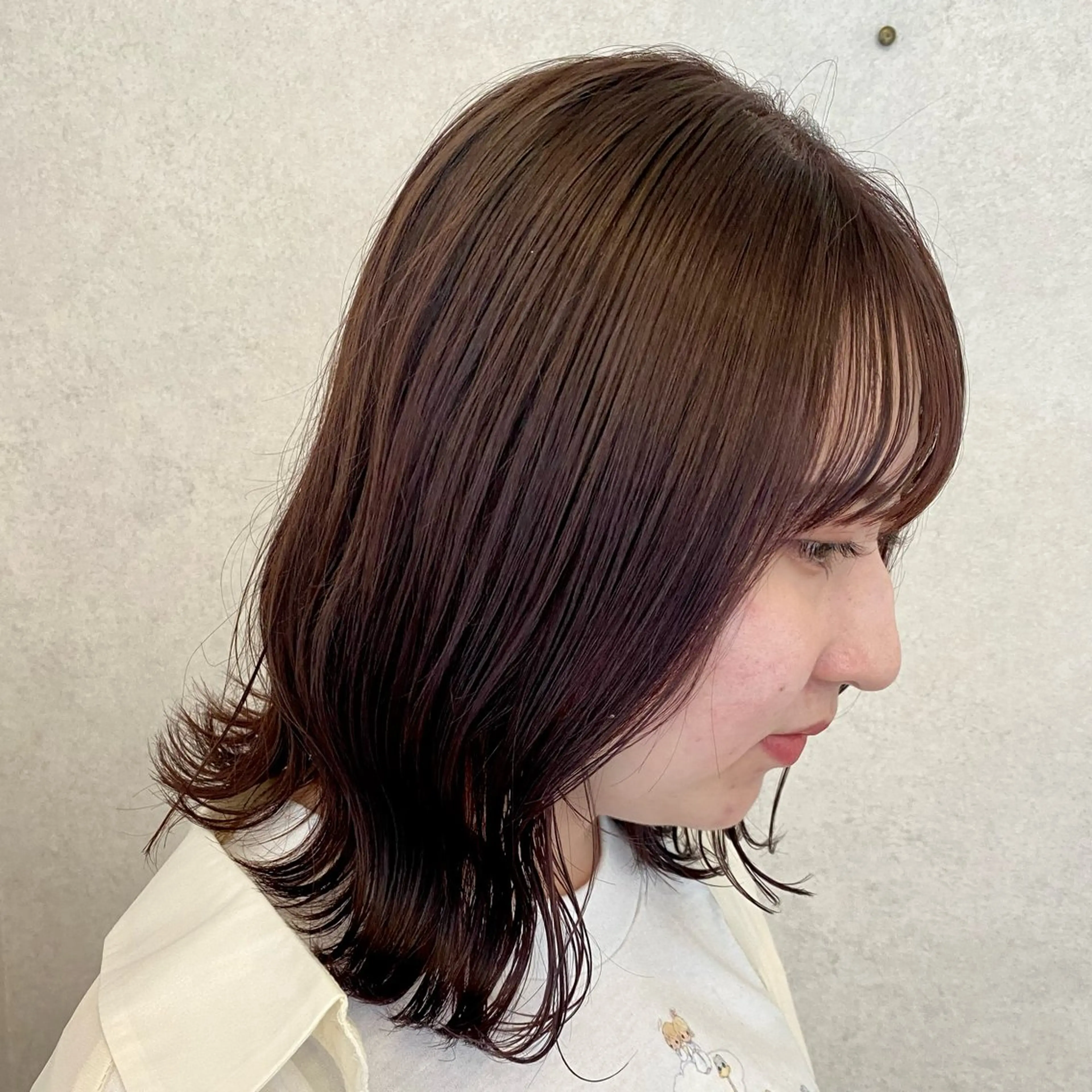 ミディアム チョコレートブラウン ネヅ カオルのヘアスタイル