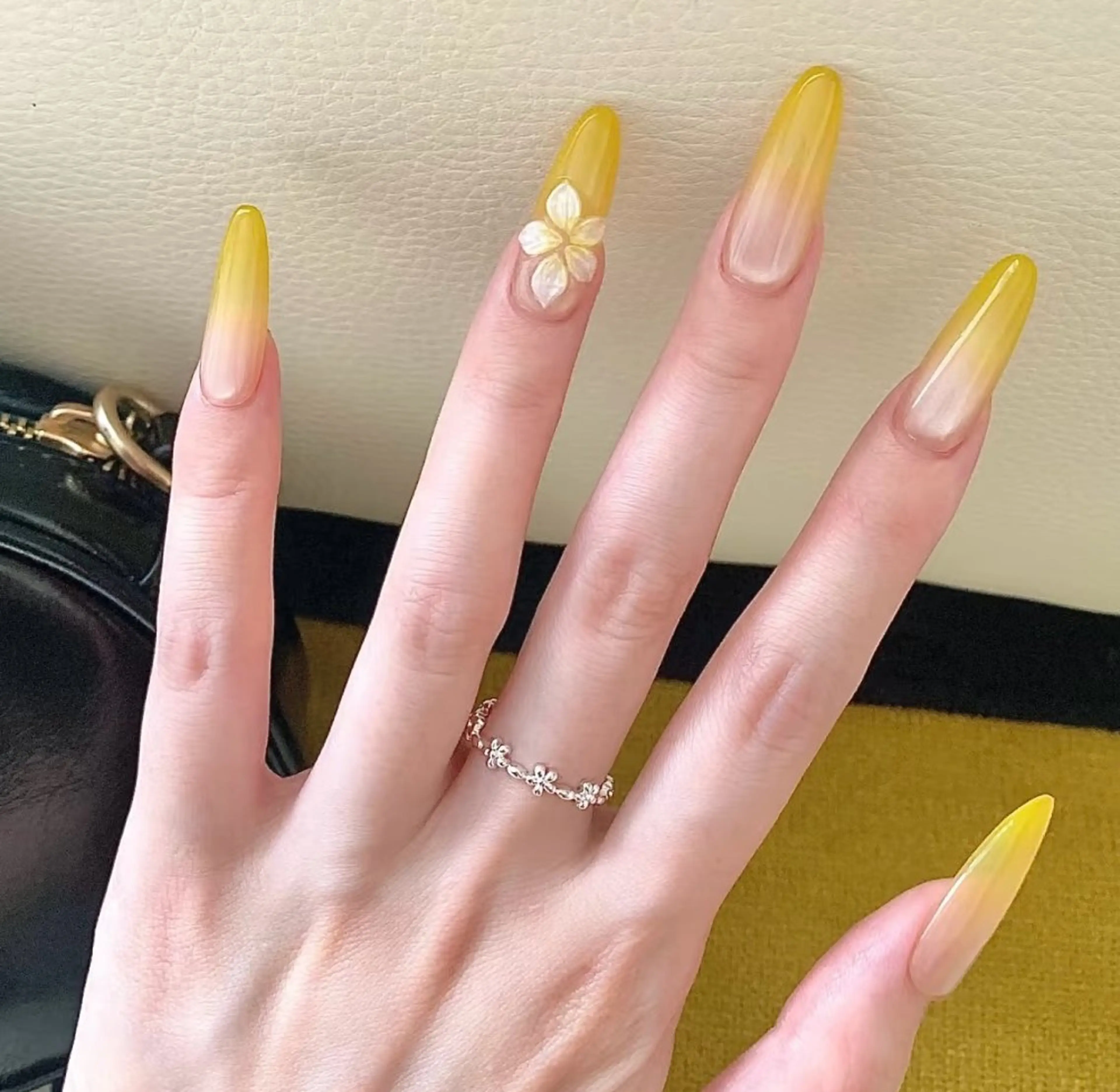 ネイル 高木 維麗絲のネイルデザイン