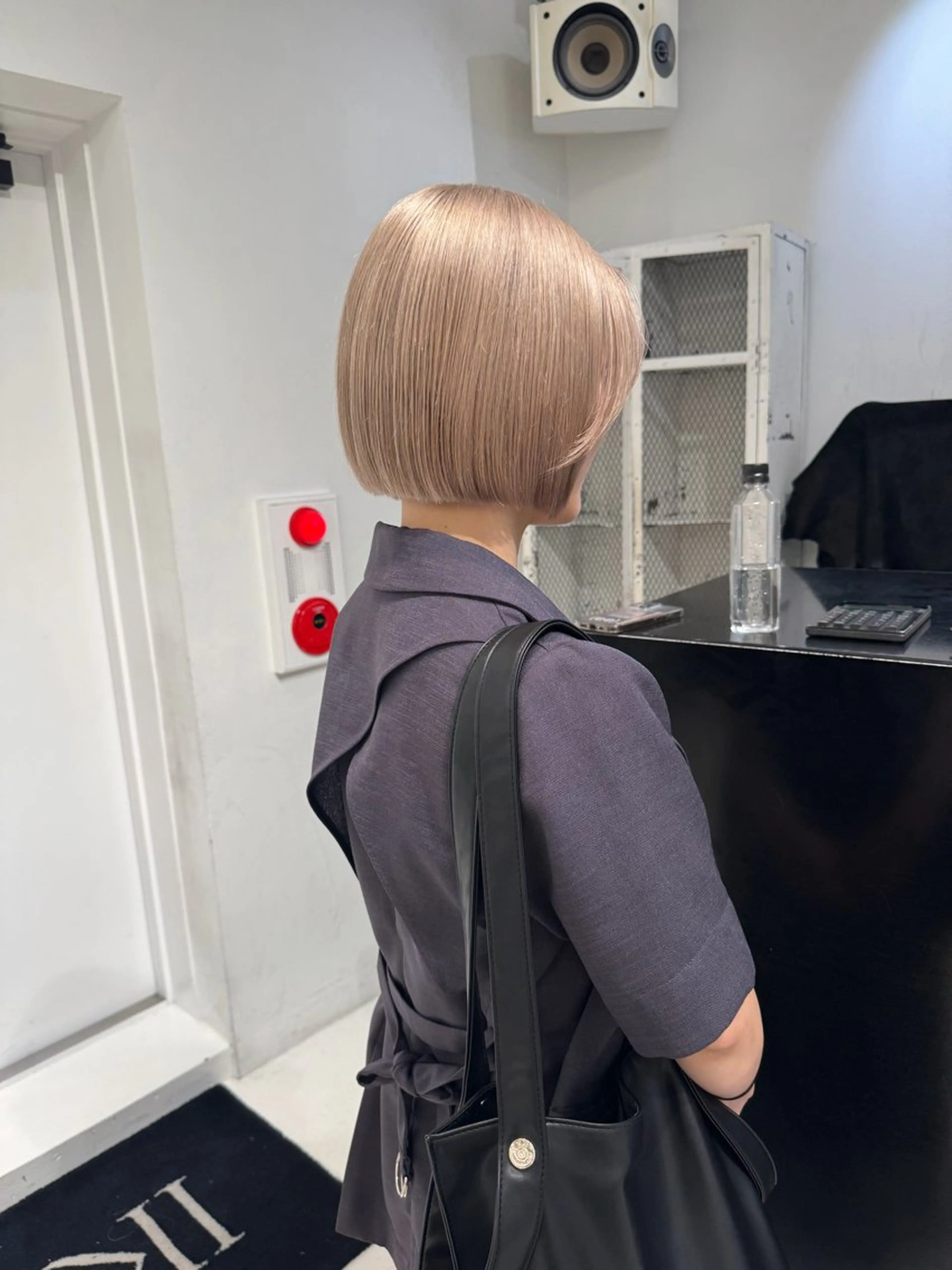 ショート カラー ヘアアレンジ ベージュカラー ブリーチ ブロンド ブロンドベージュ ミルクティーベージュ カット ヘアカラー トリートメント 艶ハイトーン/ヘア アレンジAYAKAのヘアスタイル