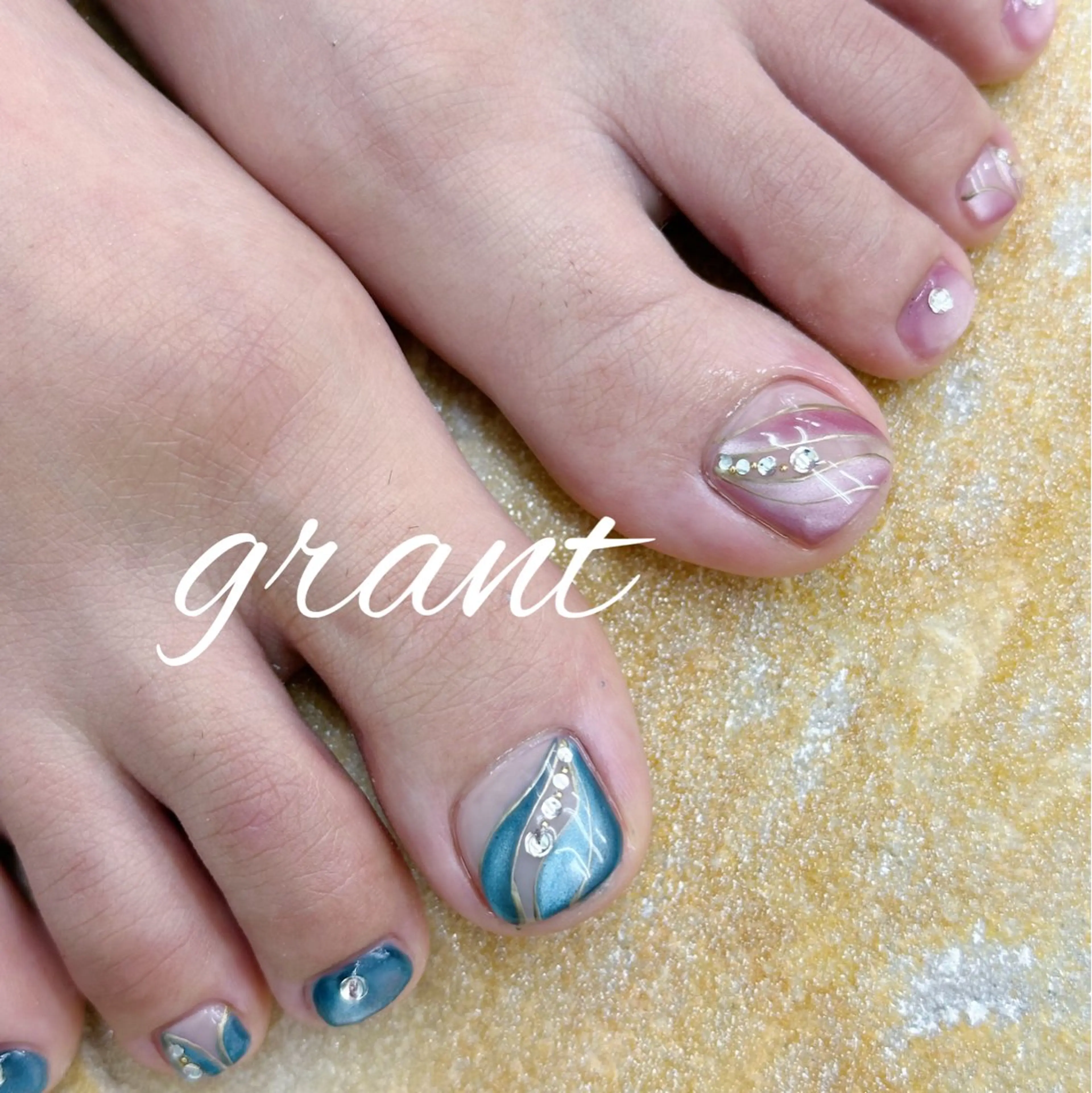 ネイル フットネイル マグネットネイル 夏ネイル フットネイル nail salon grant所属・nailsalon grantのネイルデザイン