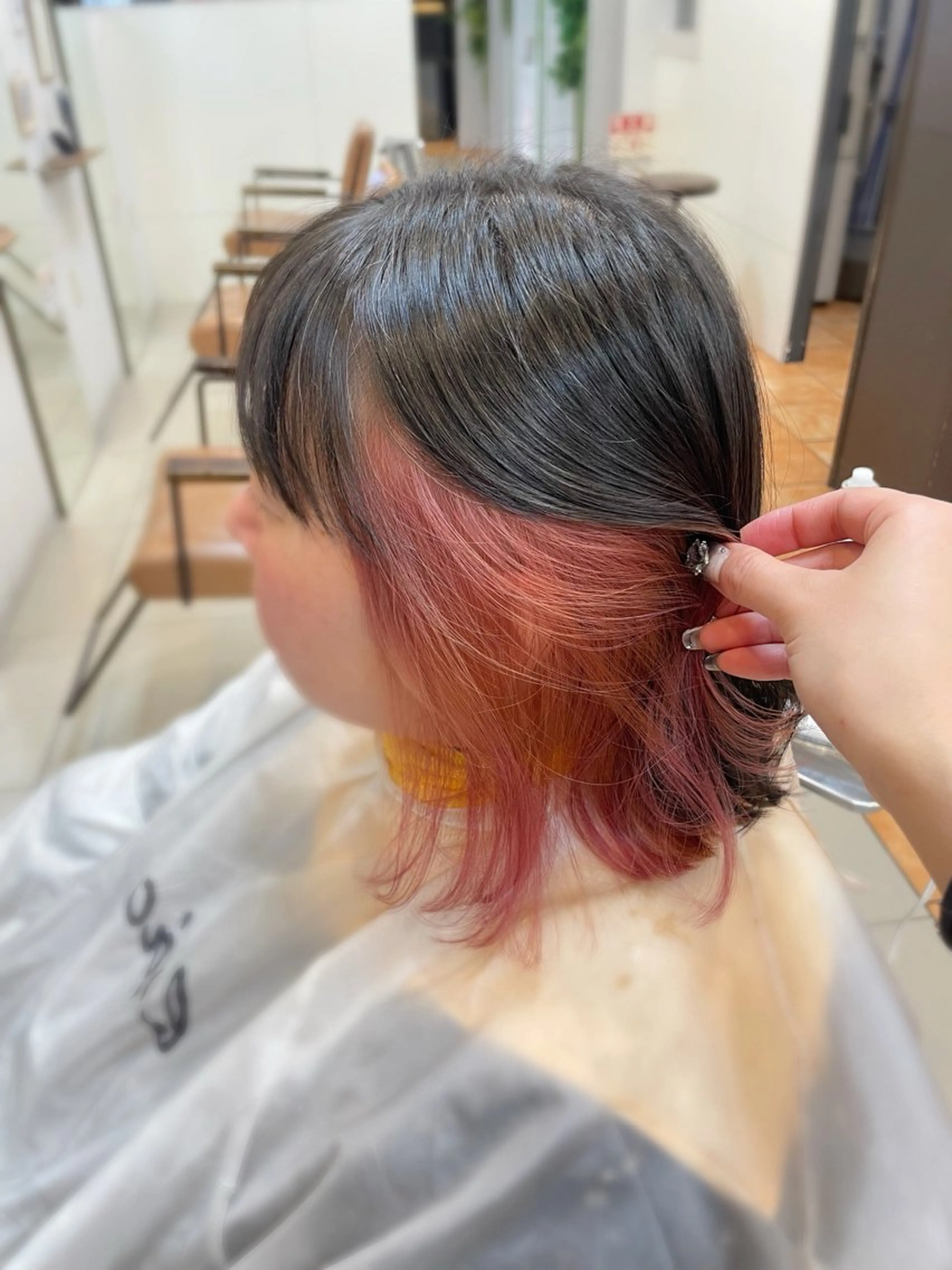 ミディアム カラー インナーカラー ピンクカラー ホワイトピンク SOYON なんば店所属・水島 真彩のヘアスタイル