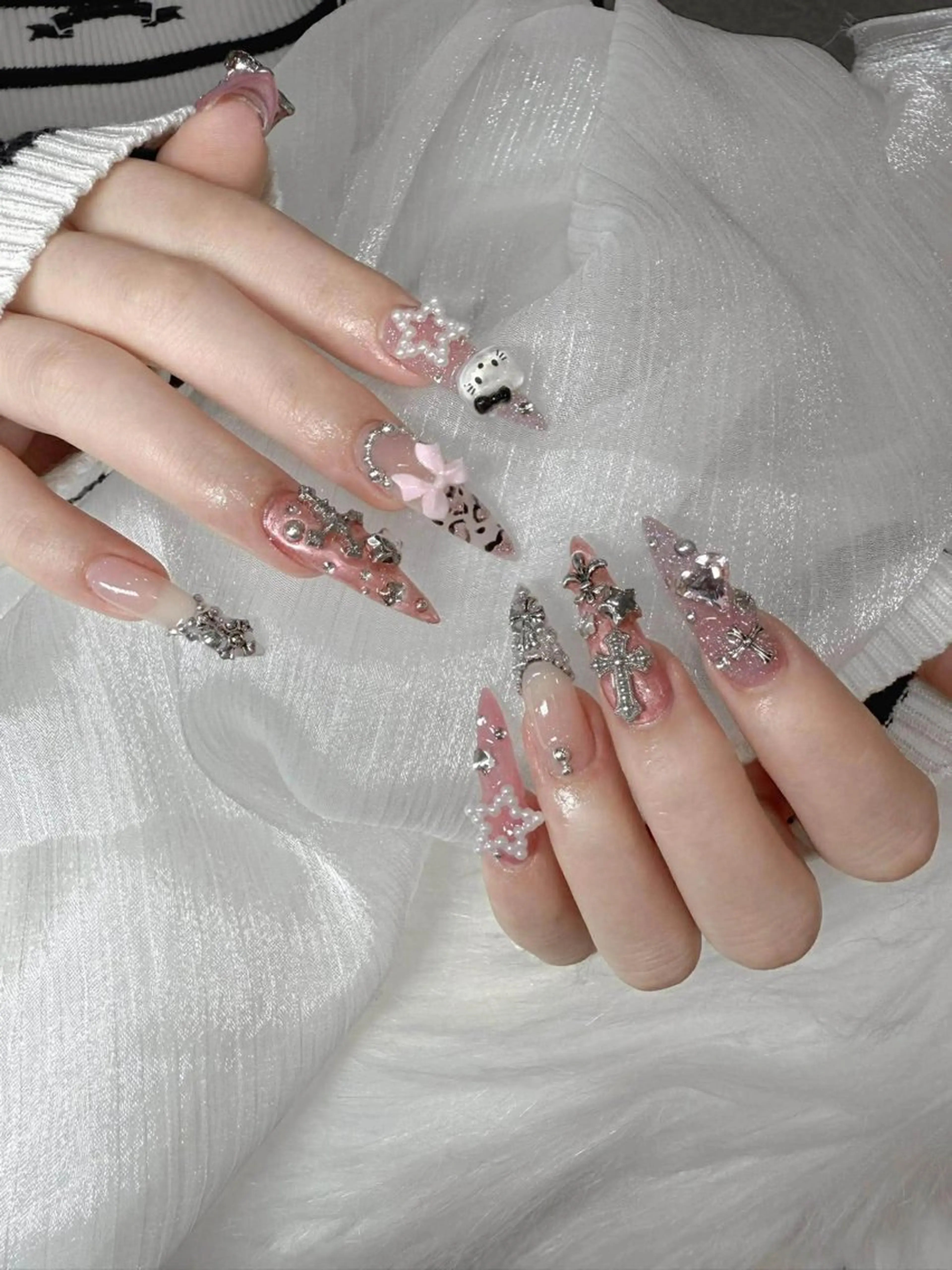 ネイル ハンドネイル MQueen ネイルサロンのネイルデザイン