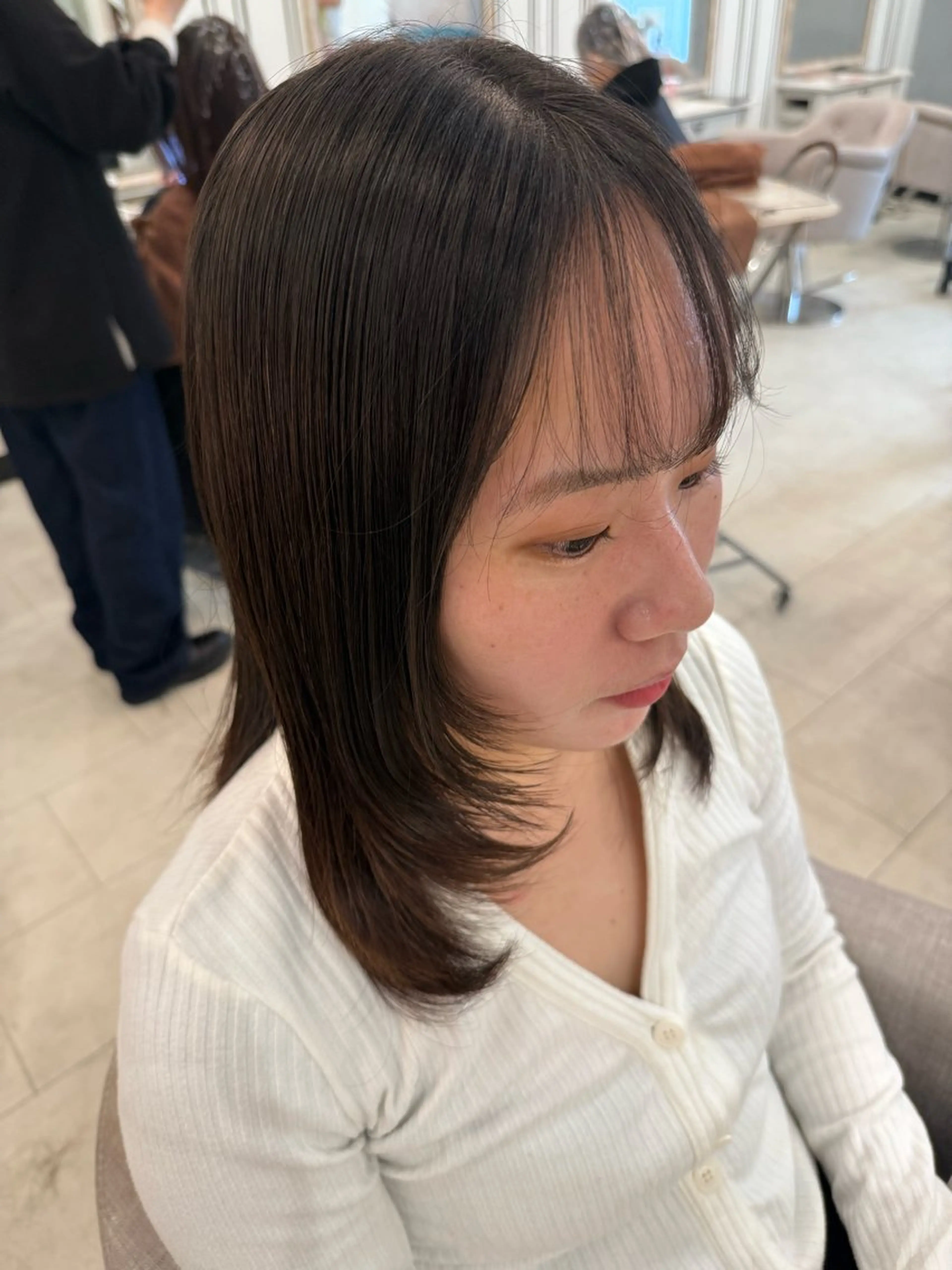 セミロング 顔まわりレイヤー レイヤーカット Eclat【エクラ】所属・三上 莉里のヘアスタイル