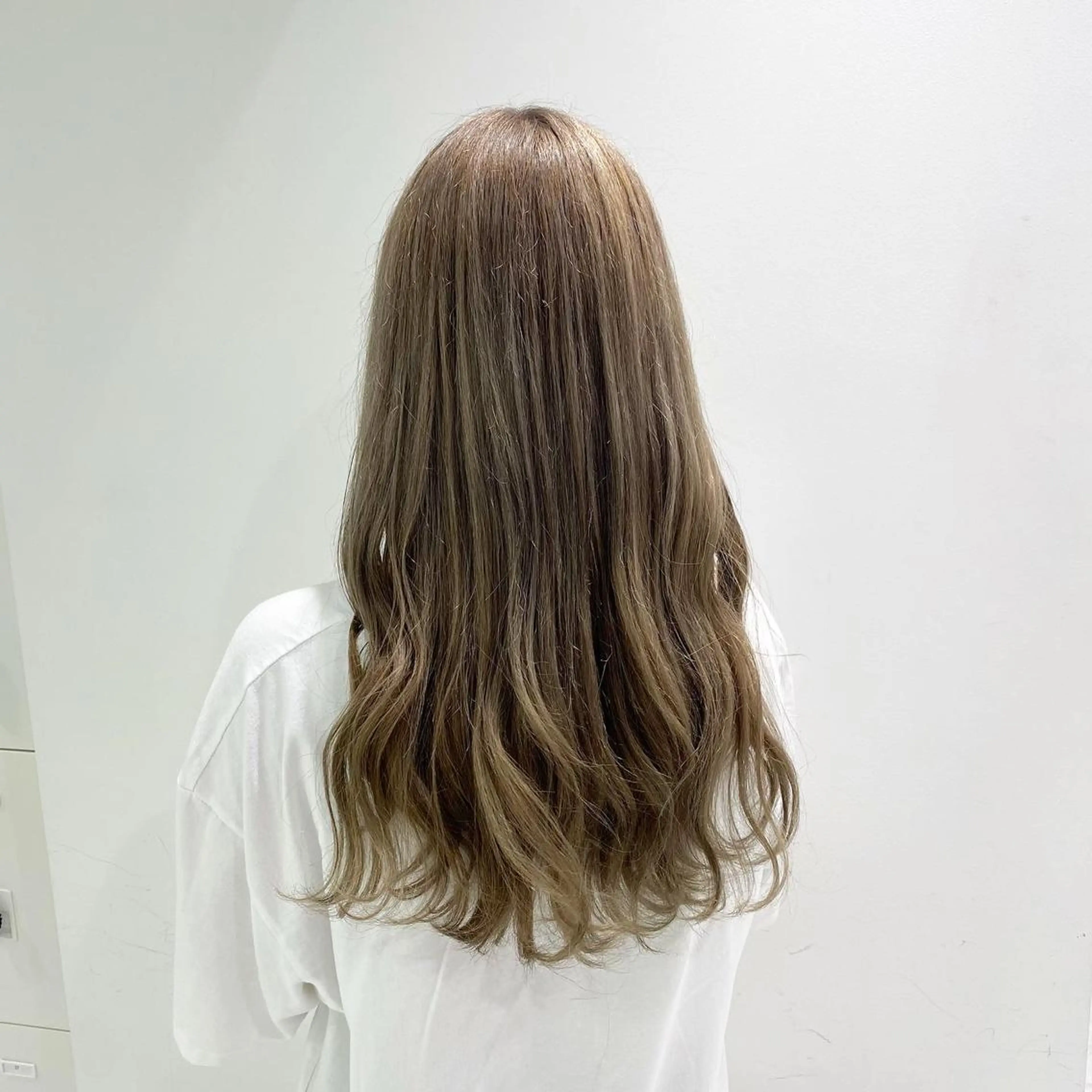 ロング カラー パーマ ヘアアレンジ メンズ キッズ ネイル マツエク・マツパ ベージュカラー グレージュ ミルクティーベージュ ミルクティーグレージュ Lumo所属・💖横浜ブリーチなし 💖MIHOのヘアスタイル