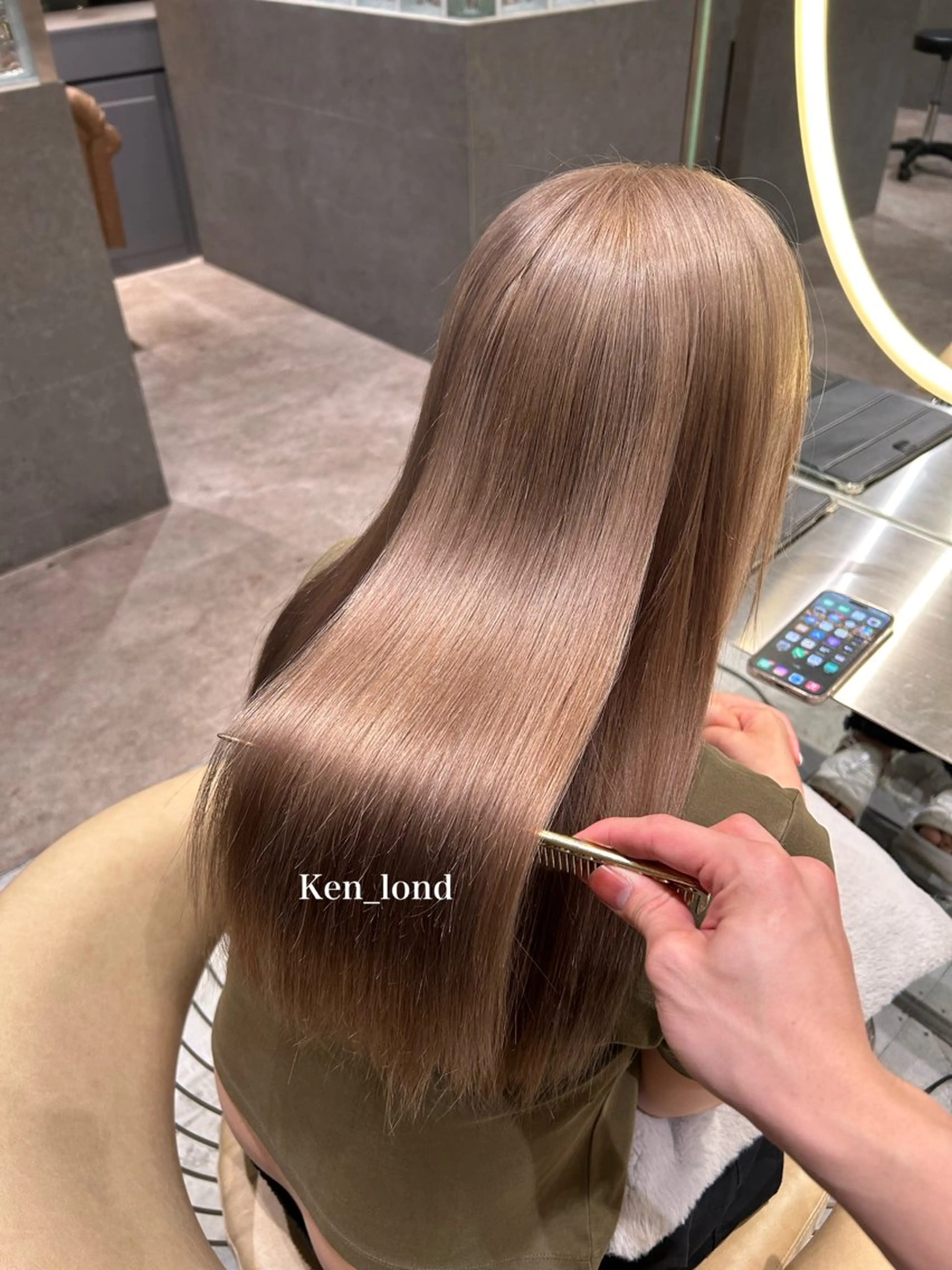 ロング 🥇KEN /レイヤー/艶カラーのヘアスタイル