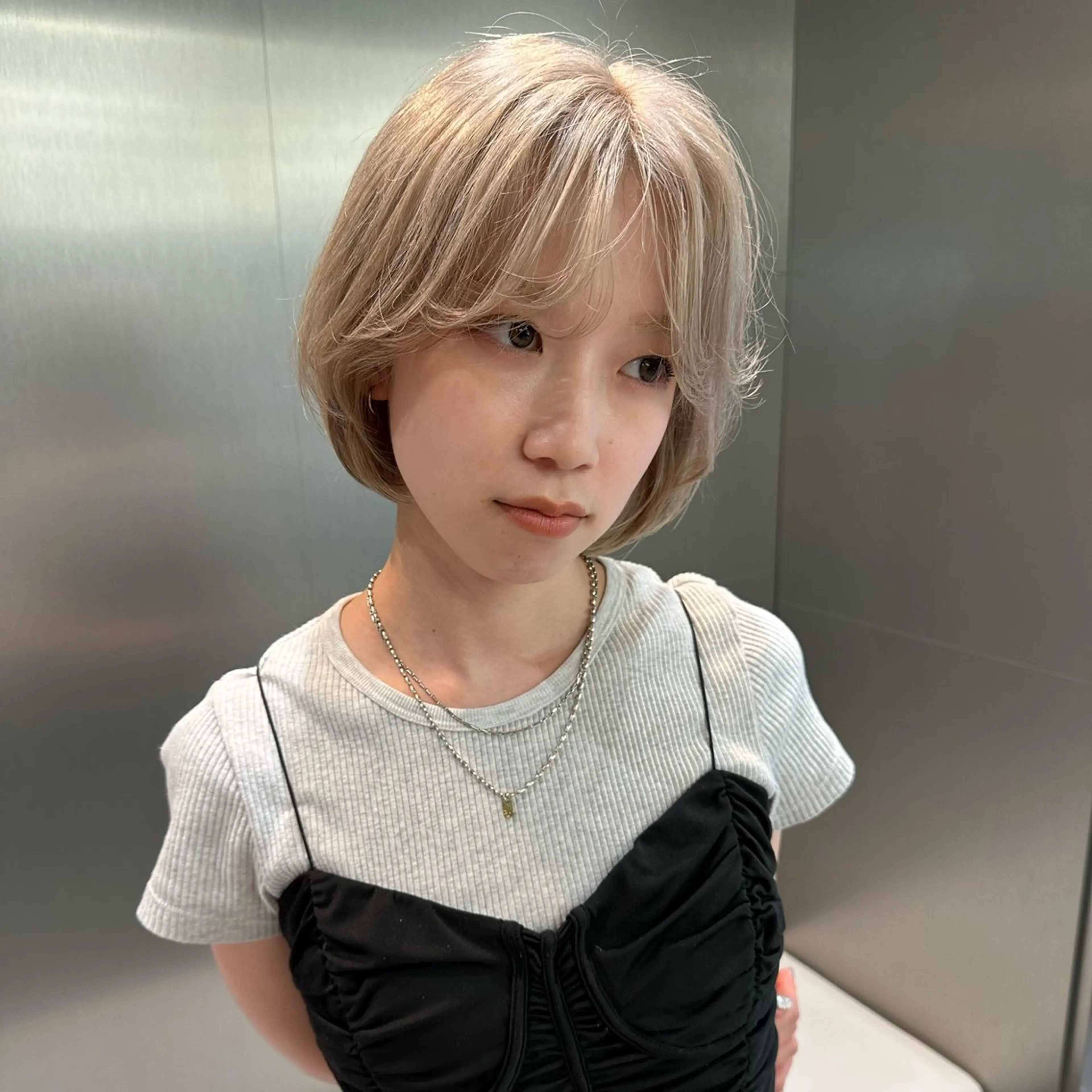 ショート カラー 🤍Suzuka🤍 ハイトーン/ブリーチのヘアスタイル