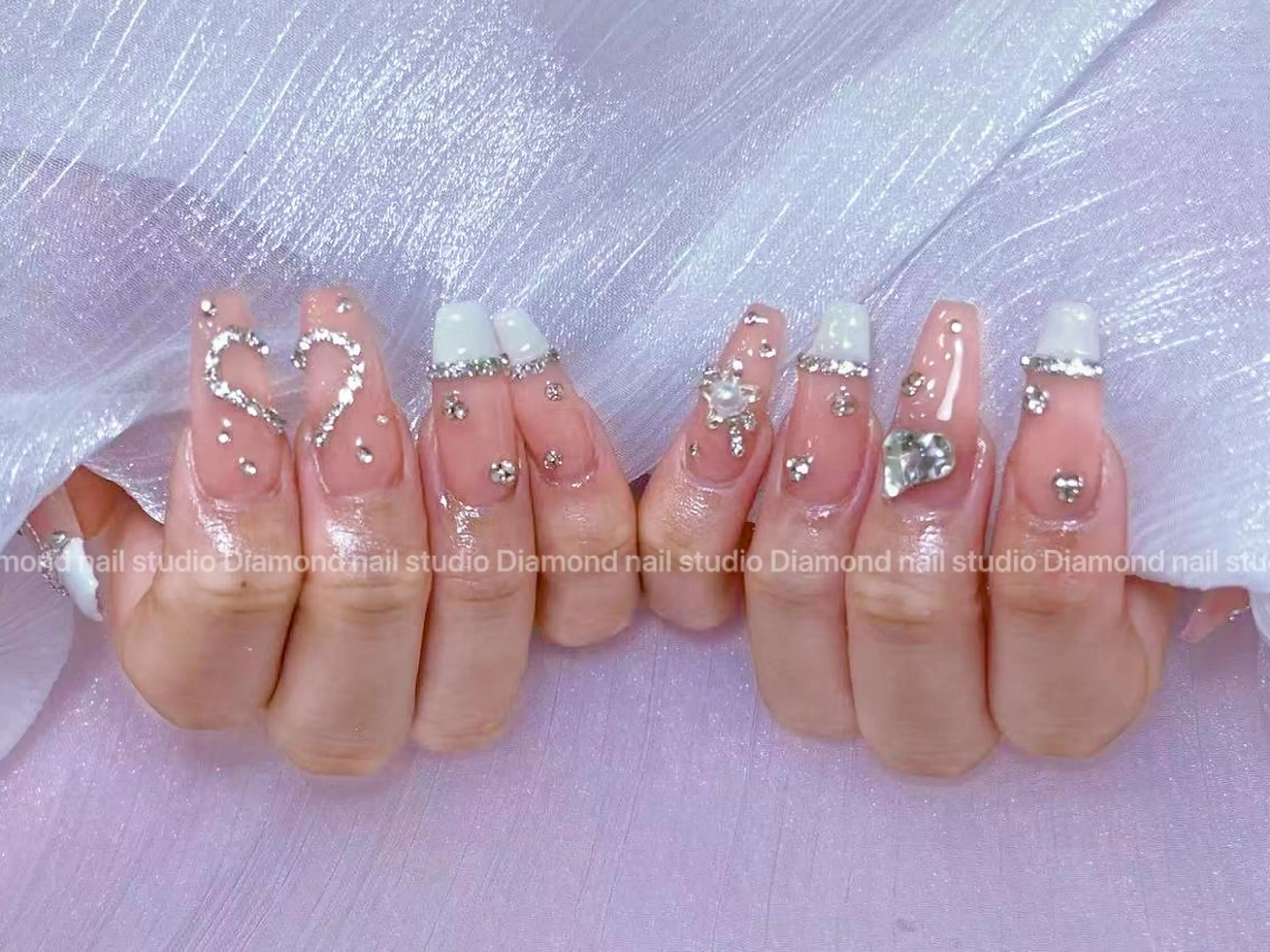 ネイル アートネイル オーロラネイル ガーリー キラキラネイル マグネットネイル ハンドネイル DIAMOND 💅のネイルデザイン