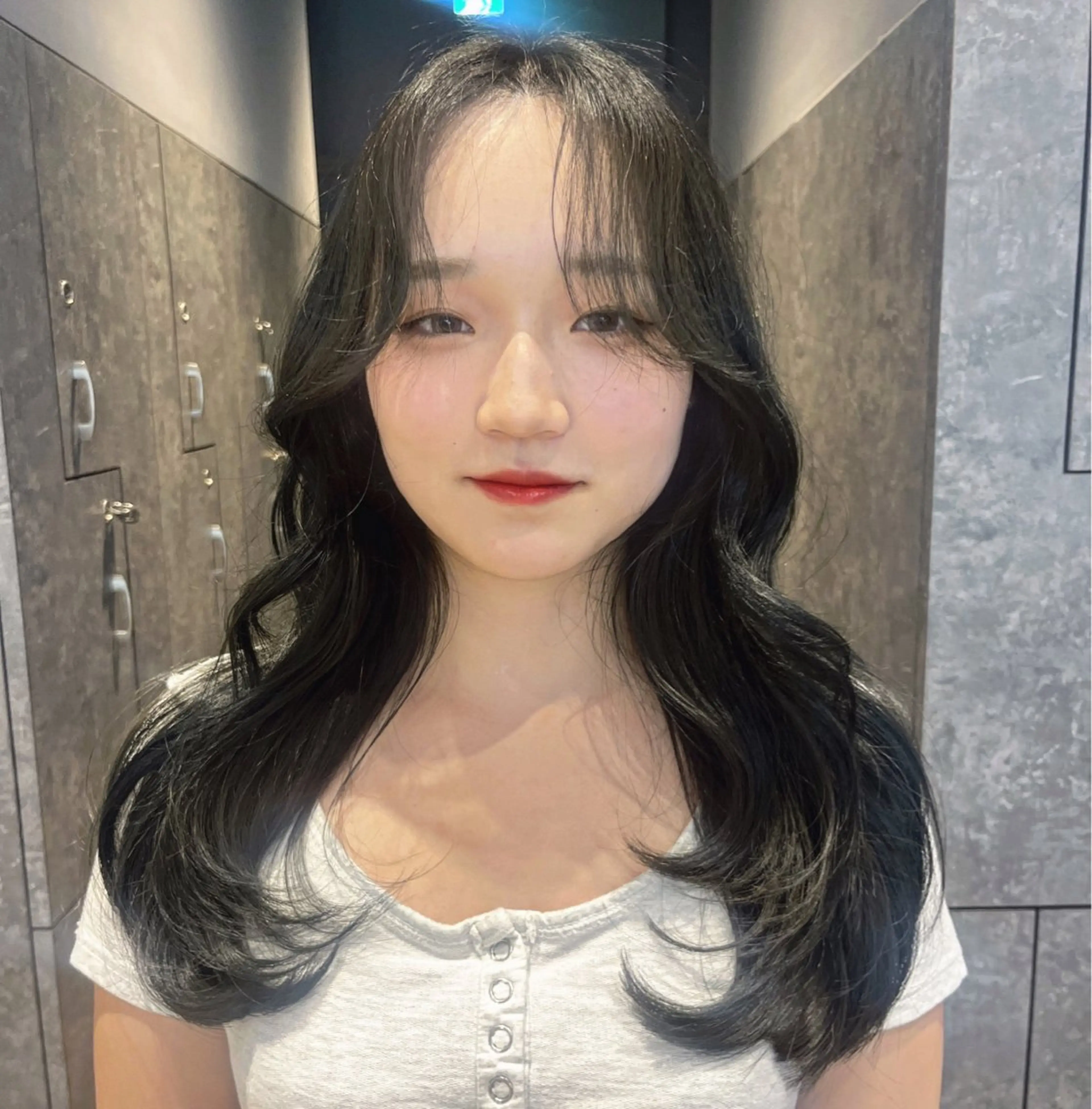 ロング レイヤーカット 前嶋 愛友のヘアスタイル