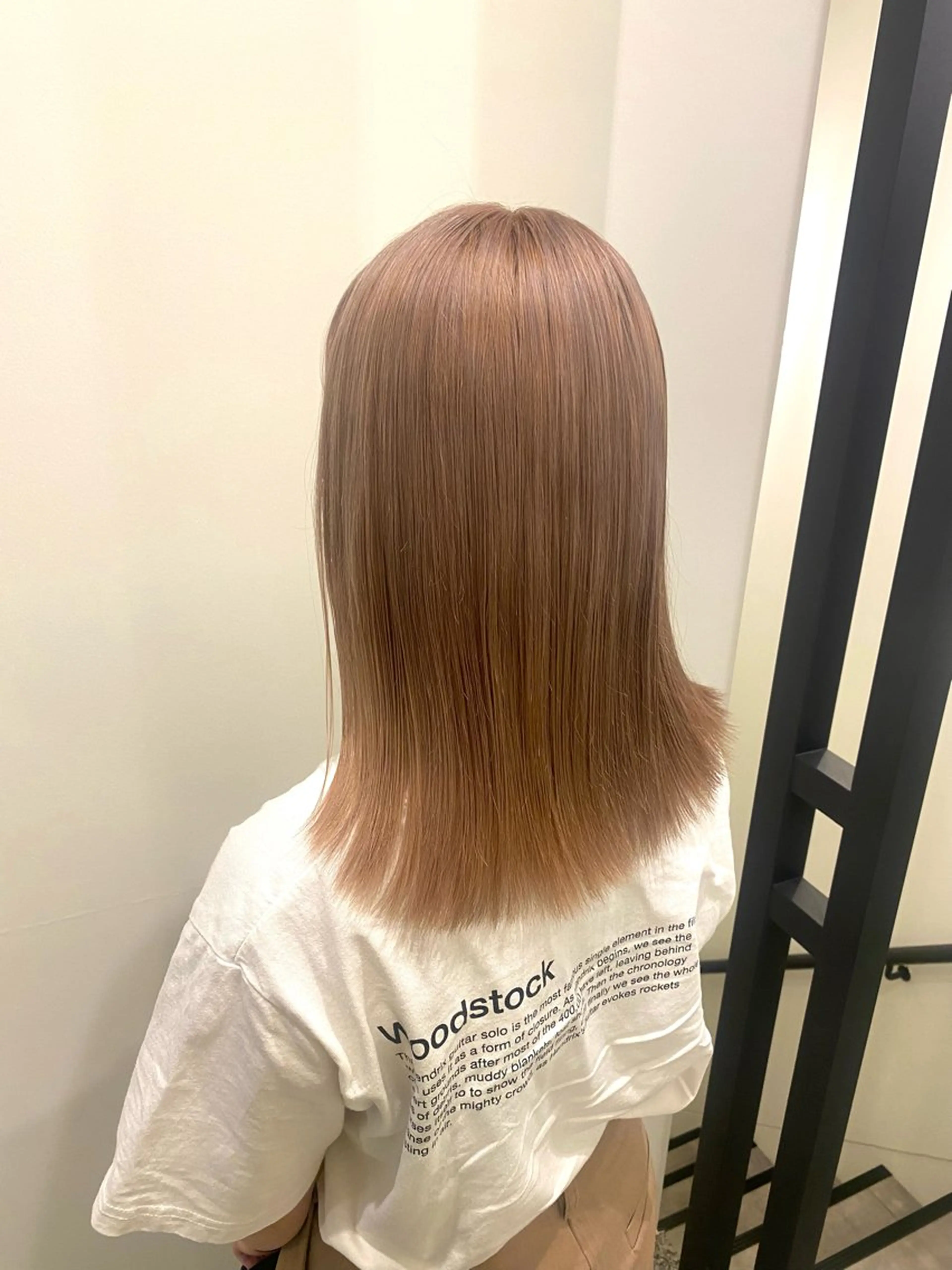ミディアム カラー ベージュカラー ブリーチ ハイトーンカラー ハイトーンベージュ ヘアカラー 🍑 モモカ🍑のヘアスタイル