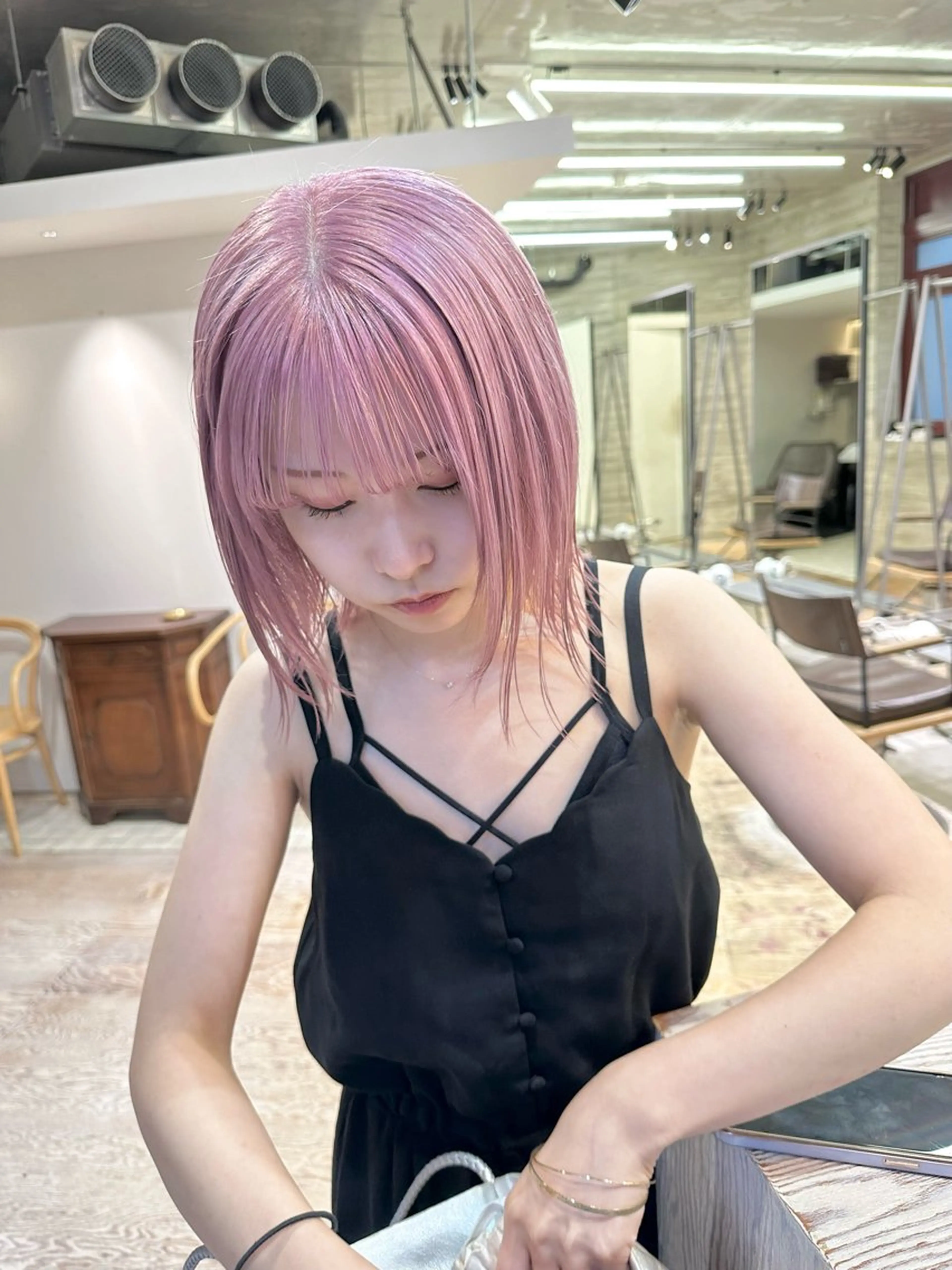 ミディアム カラー ハイトーンカラー ヘアカラー トリートメント kai .のヘアスタイル