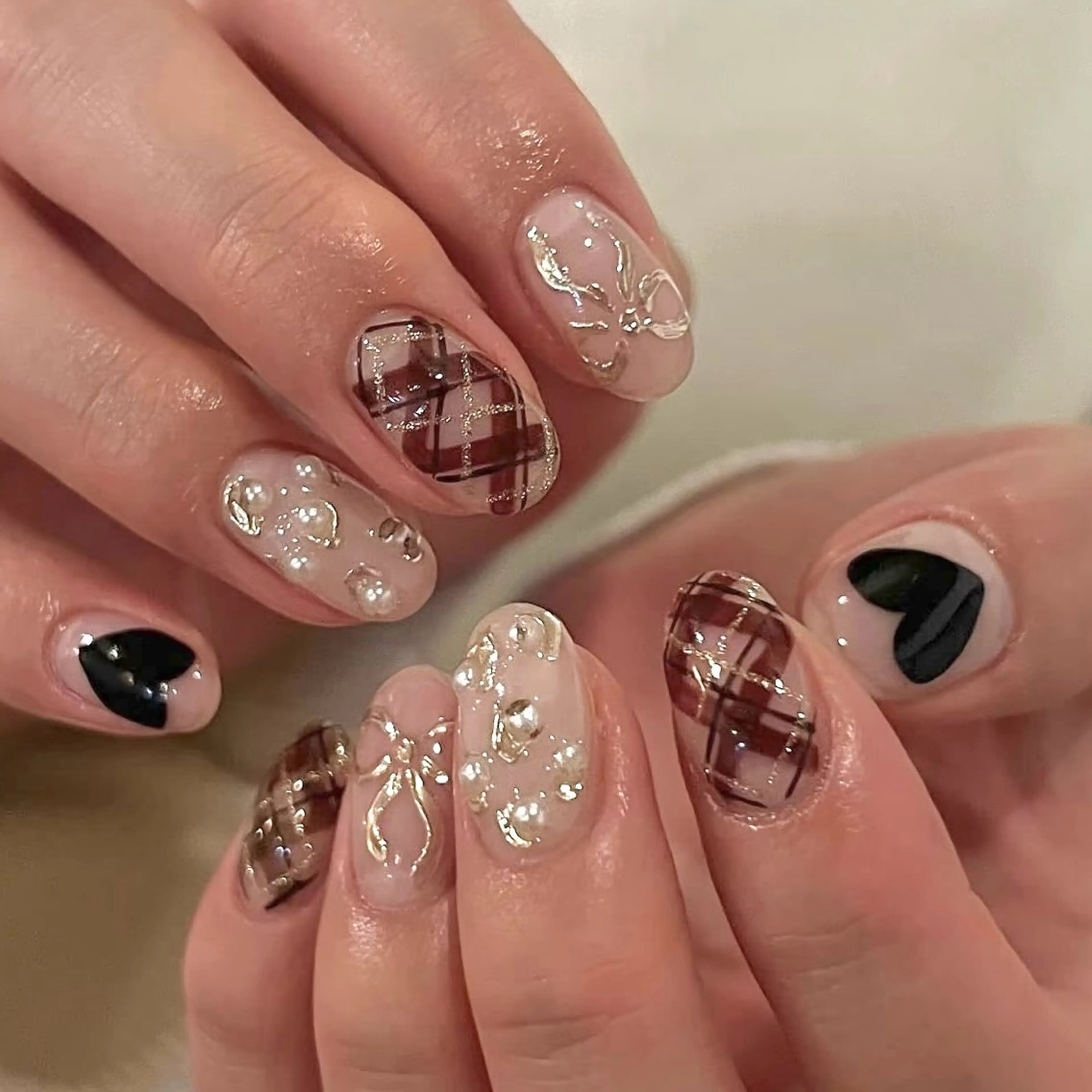 ネイル 氷ネイル・うるうるネイル キラキラネイル 韓国ネイル シンプルネイル ワンホンネイル ハンドネイル はなネイル所属・R_nail xixiのネイルデザイン