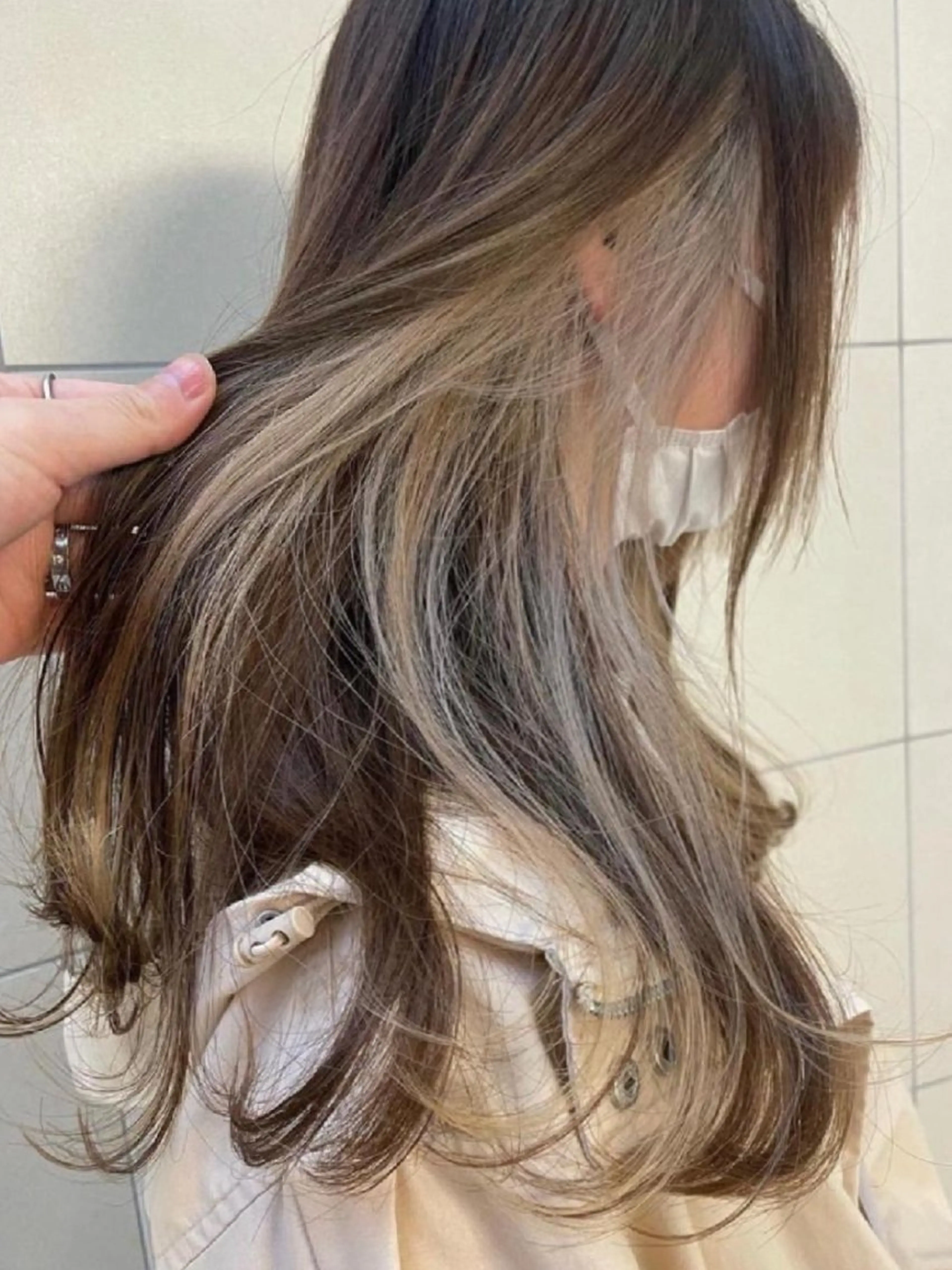 ミディアム キリカ新宿所属・ブリーチ/ エクステ/レイヤーのヘアスタイル