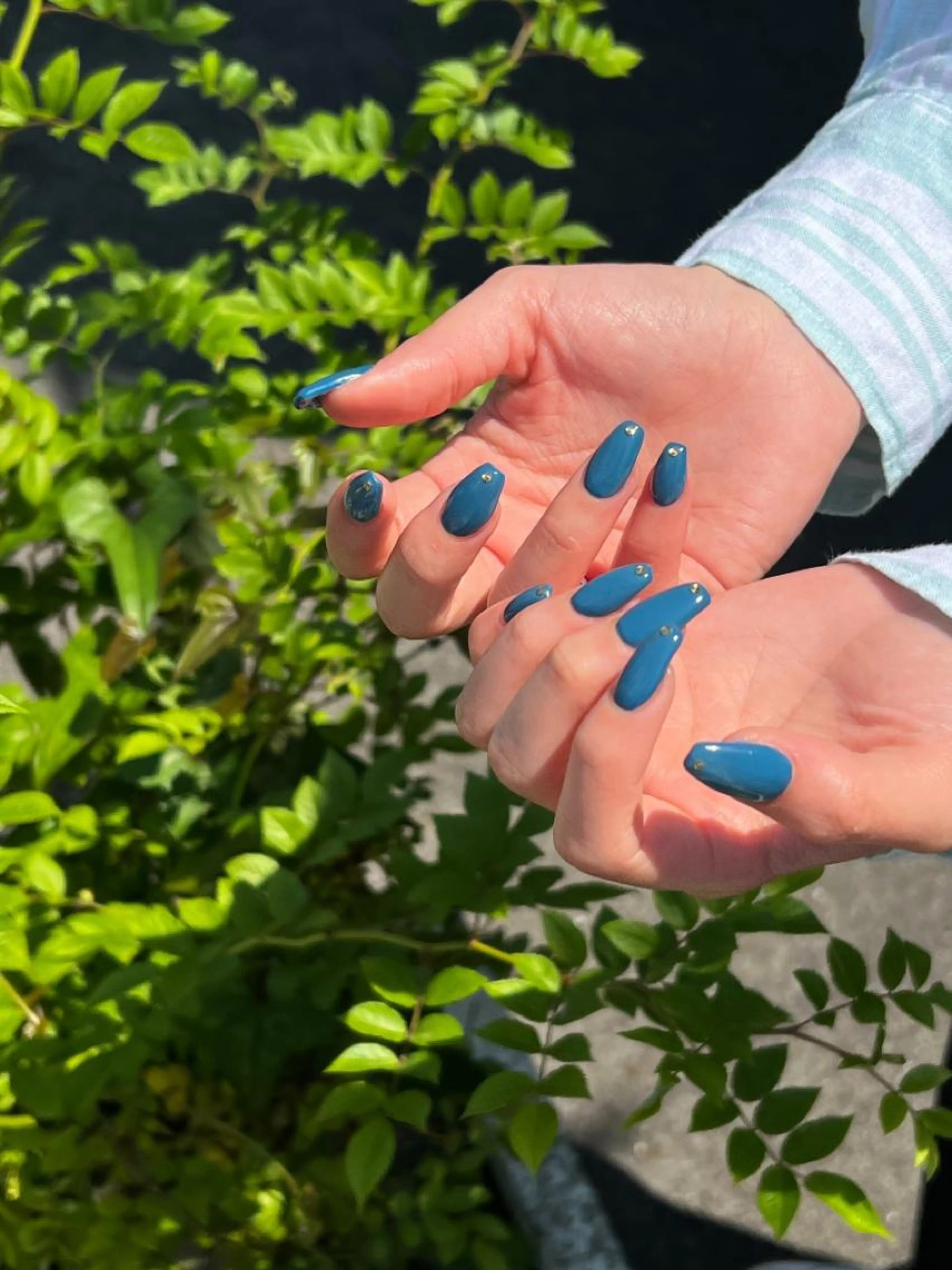 ハンドネイル（ワンカラー）※お爪の上全体に色を塗るメニューです。何色つかっても追加料金はなし。パラジェル変更＋500円の写真