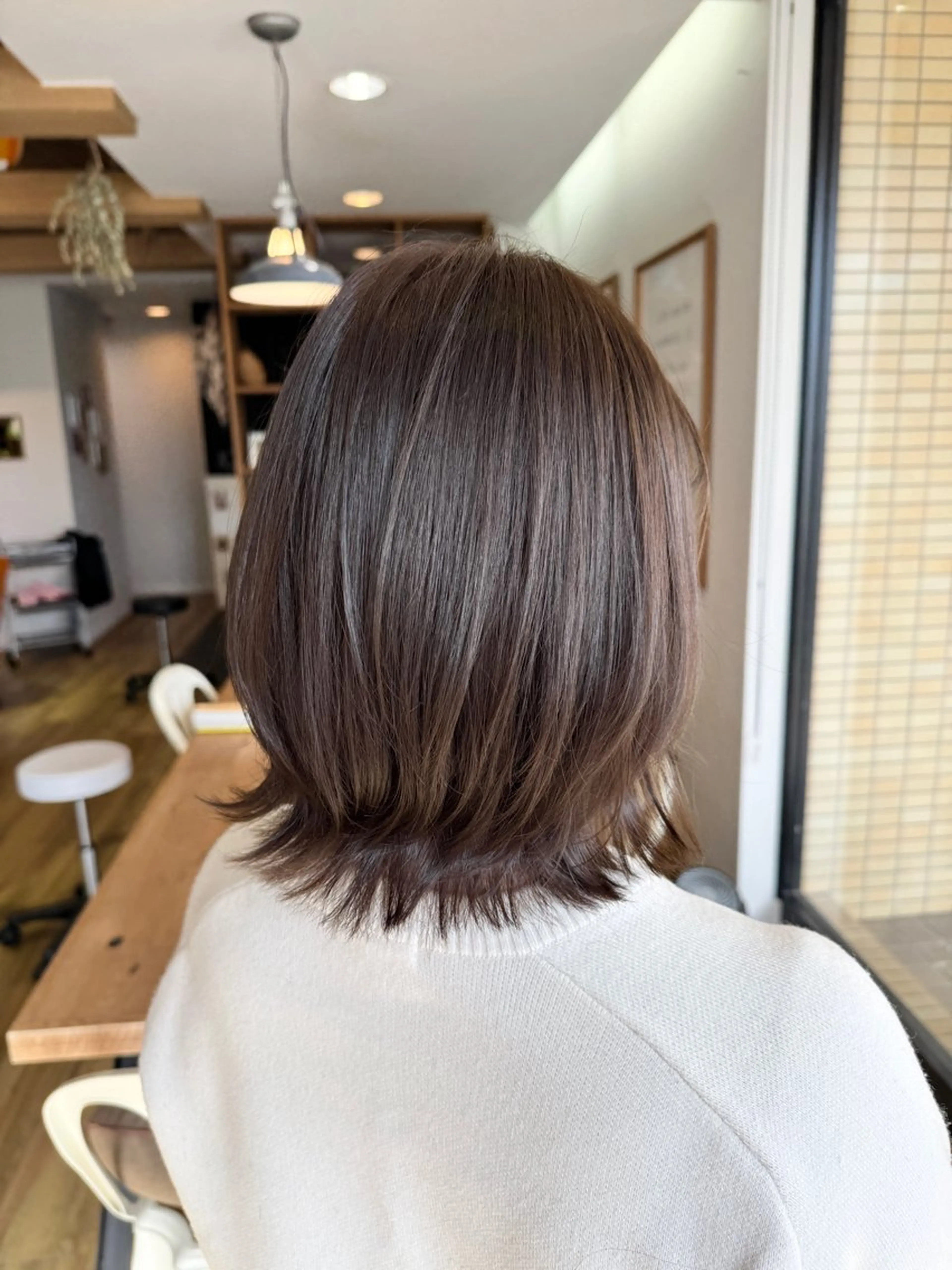 ミディアム カラー ベージュカラー オリーブベージュ ツキダテ ユイのヘアスタイル