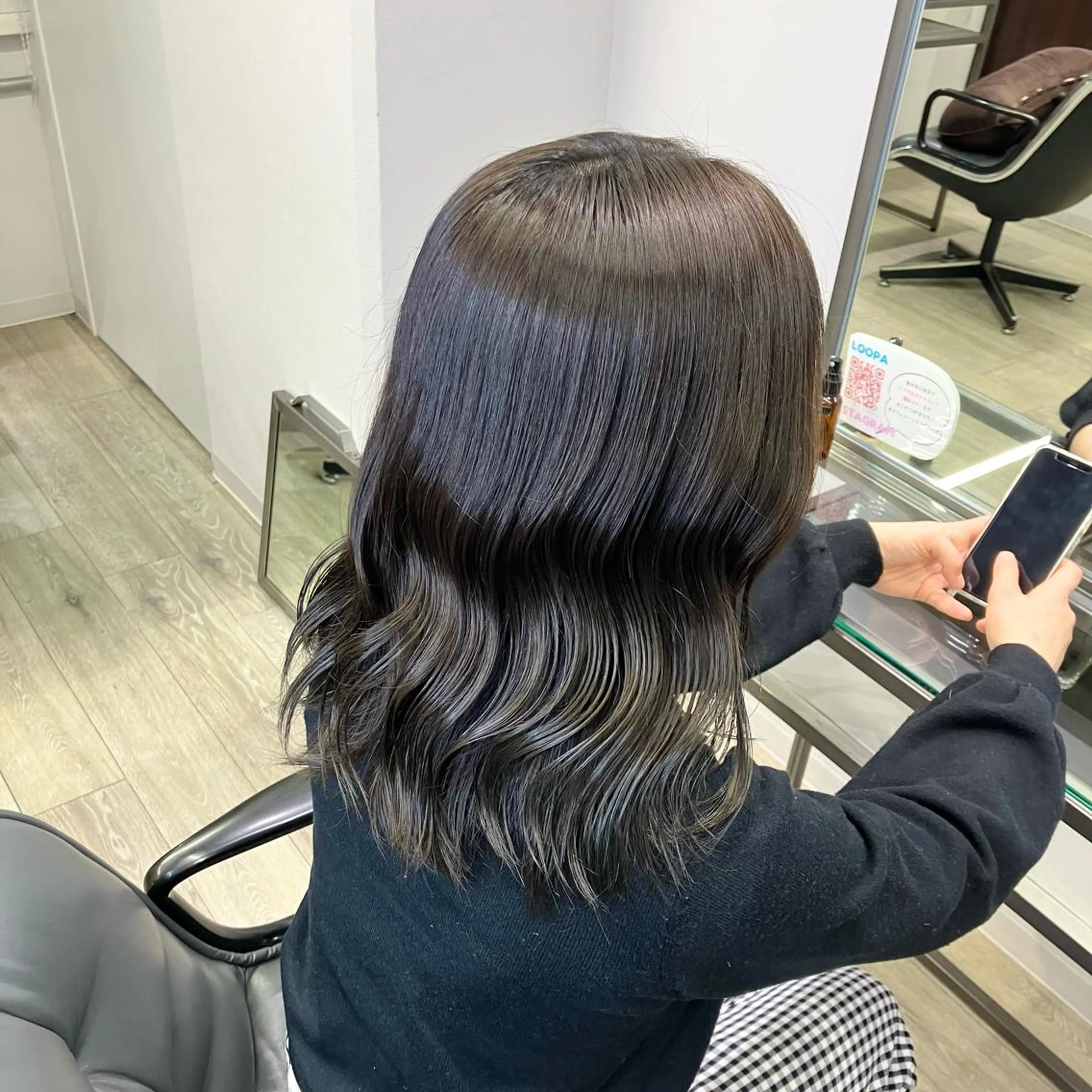 ミディアム カラー ブリーチ グレージュ ブリーチなしカラー オリーブグレージュ オリーブグレー 髪質改善/縮毛矯正 /美髪カラー/こてのヘアスタイル