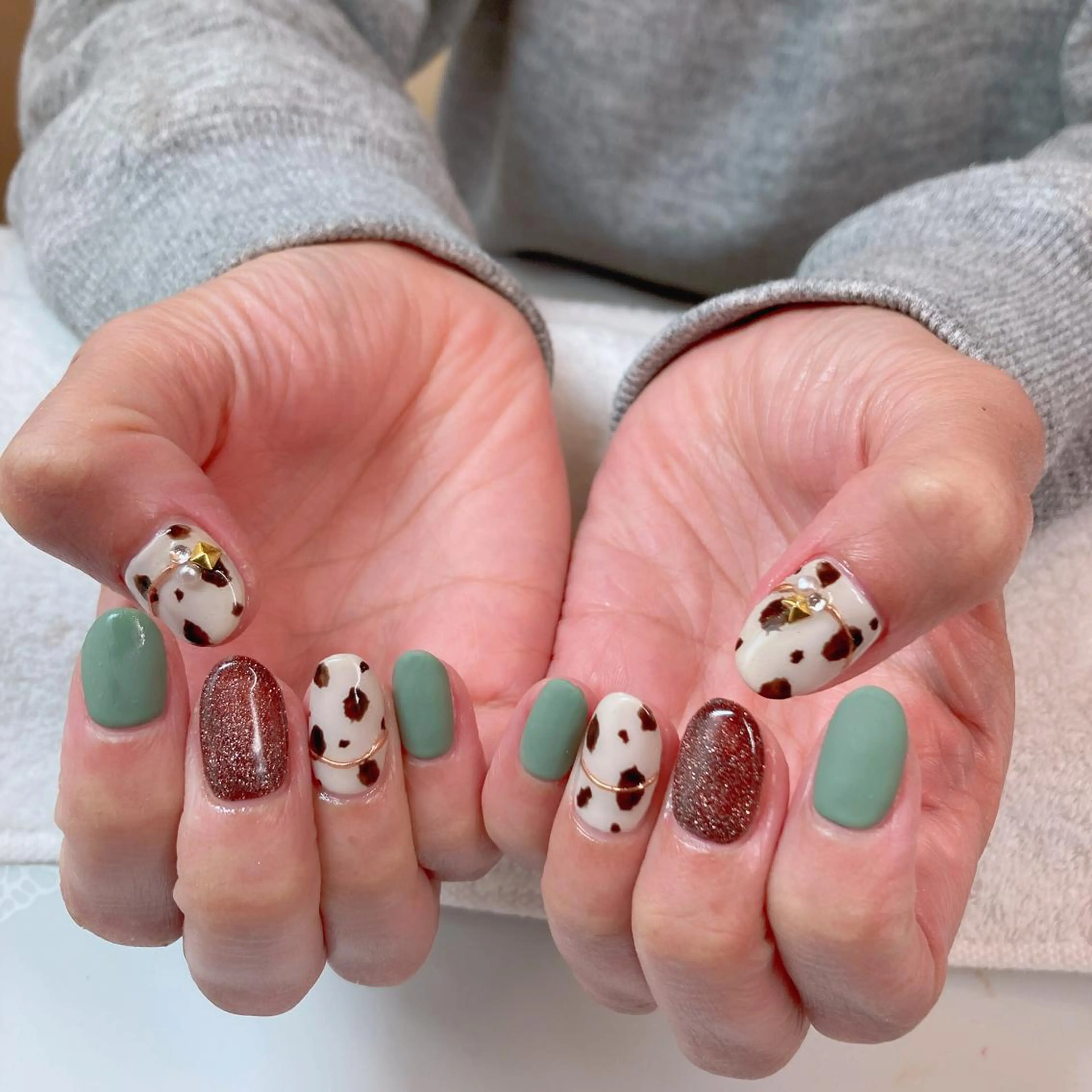 ネイル ハンドネイル 根津 綾子のネイルデザイン