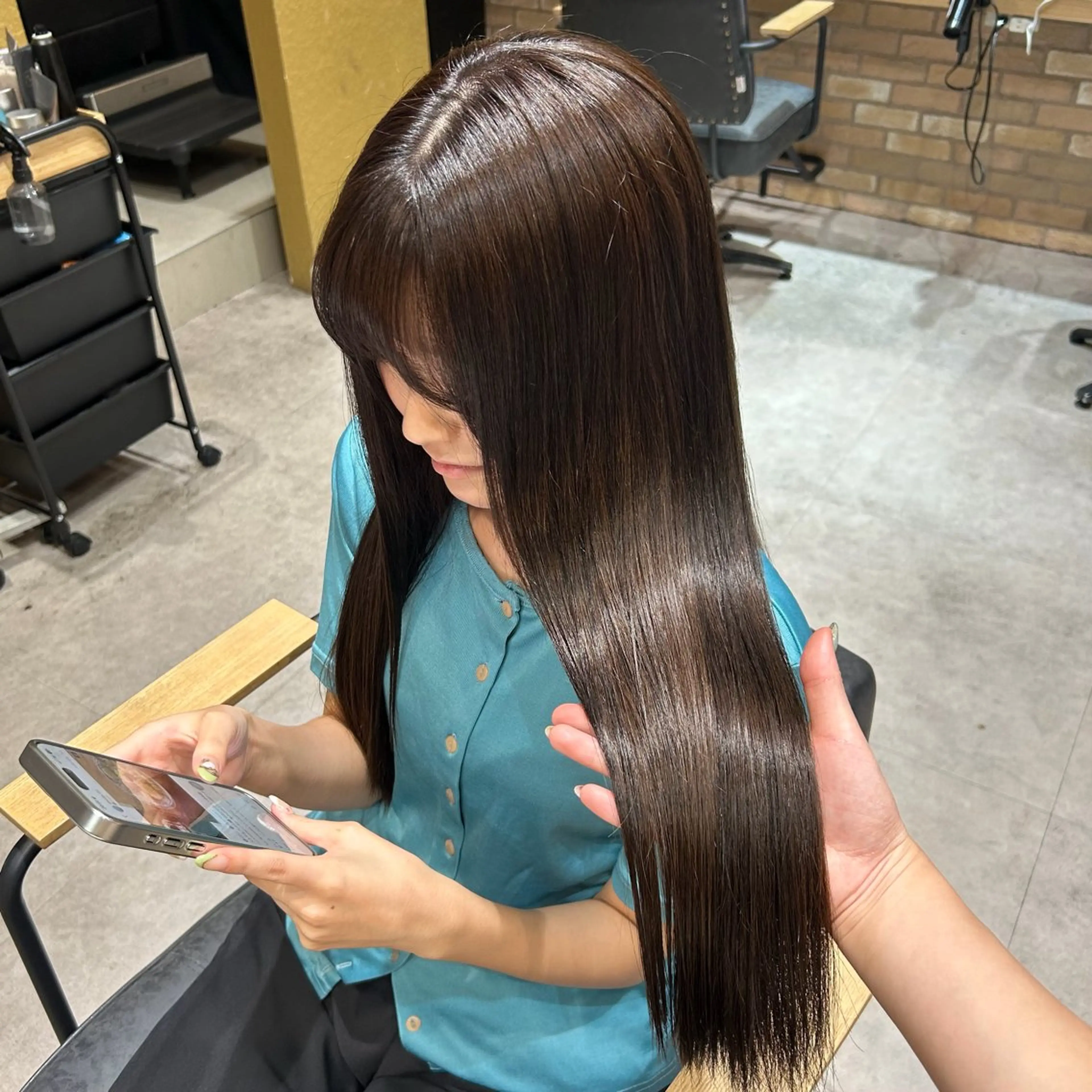 ロング カラー ヘアカラー レイヤー/手書きネイ ルCOCORO 🎀のネイルデザイン