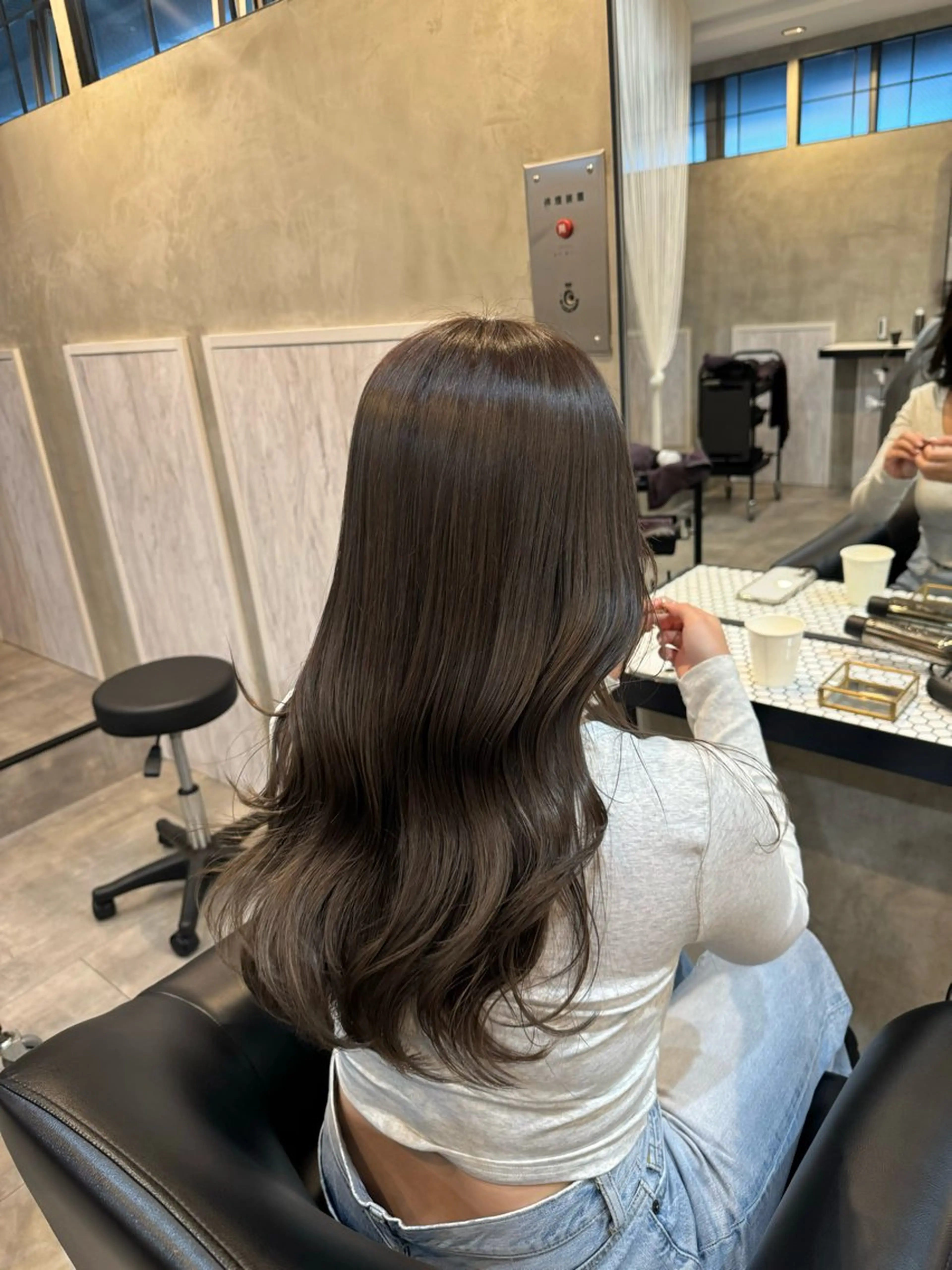 ロング カラー 内沼 恵留菜のヘアスタイル