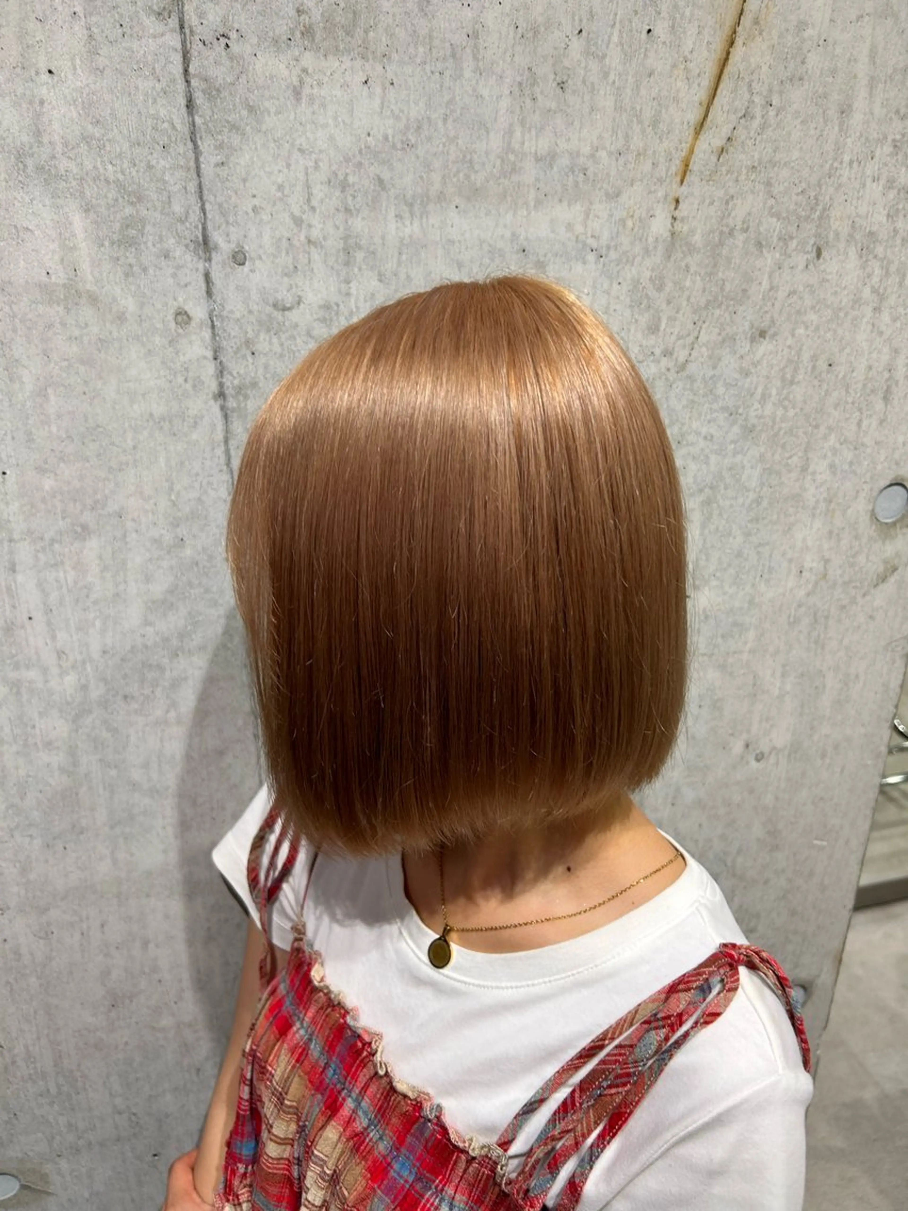 ショート ヘアカラー .AIRI🌼 暖色/ぱつっとぼぶのヘアスタイル