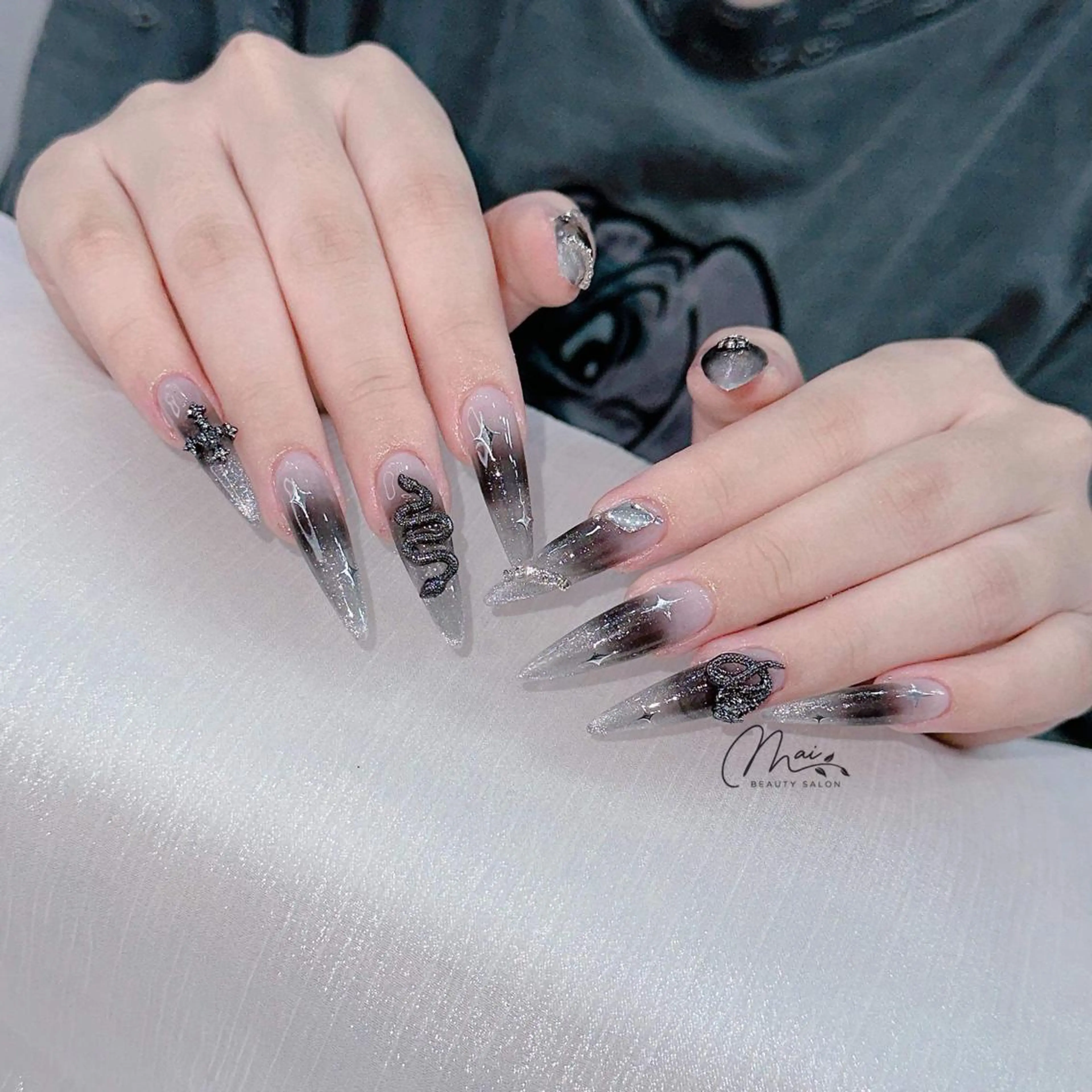 ネイル チークネイル フラッシュネイル フットネイル ジェルネイル マグネットネイル MaiBeauty DanHiのネイルデザイン