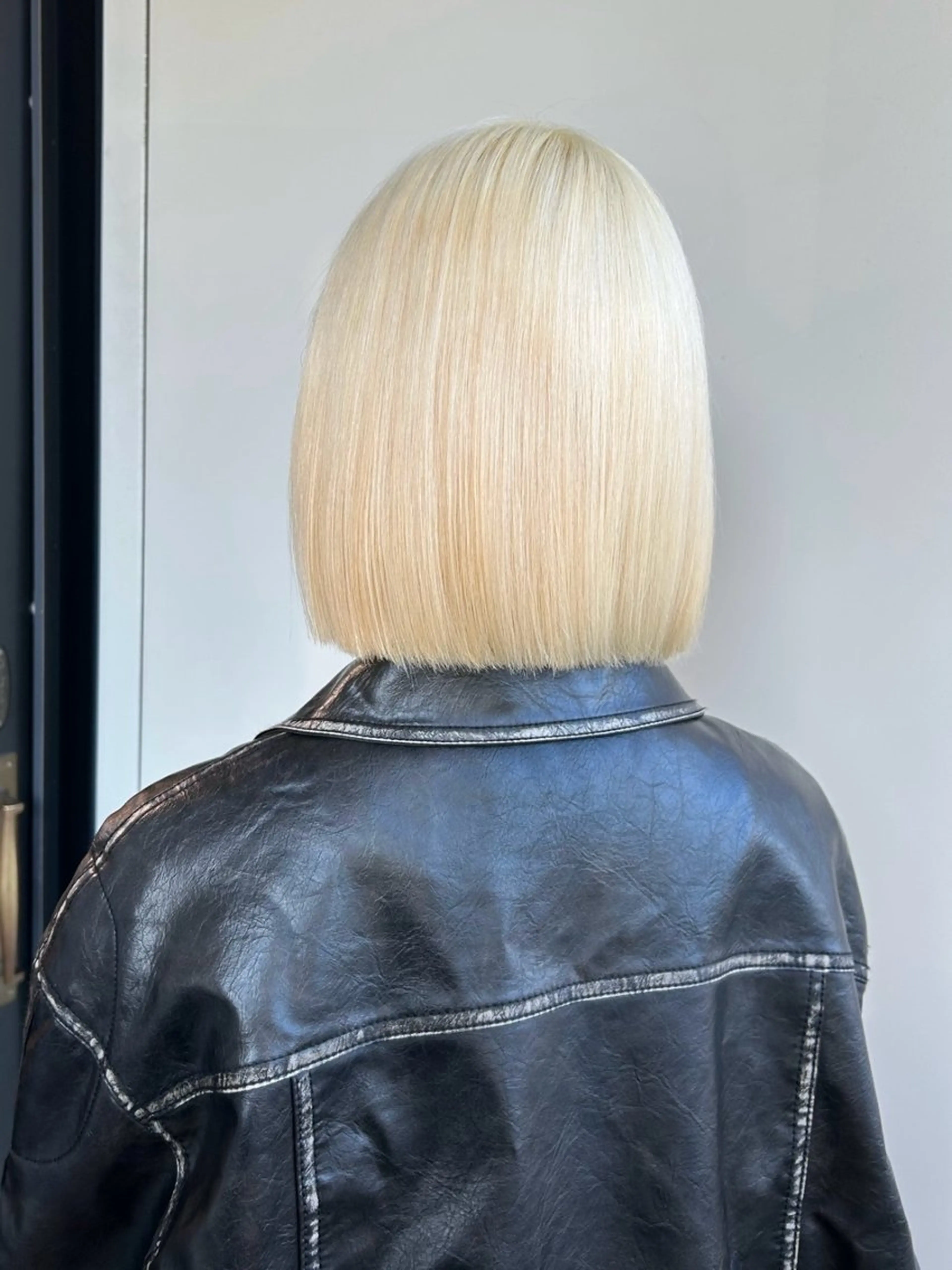 ショート カラー ミストバング ベージュカラー ブリーチ ブロンド 透明感カラー 艶カラー/縮毛矯正/ ケア/アレンジ/桜悠のヘアスタイル