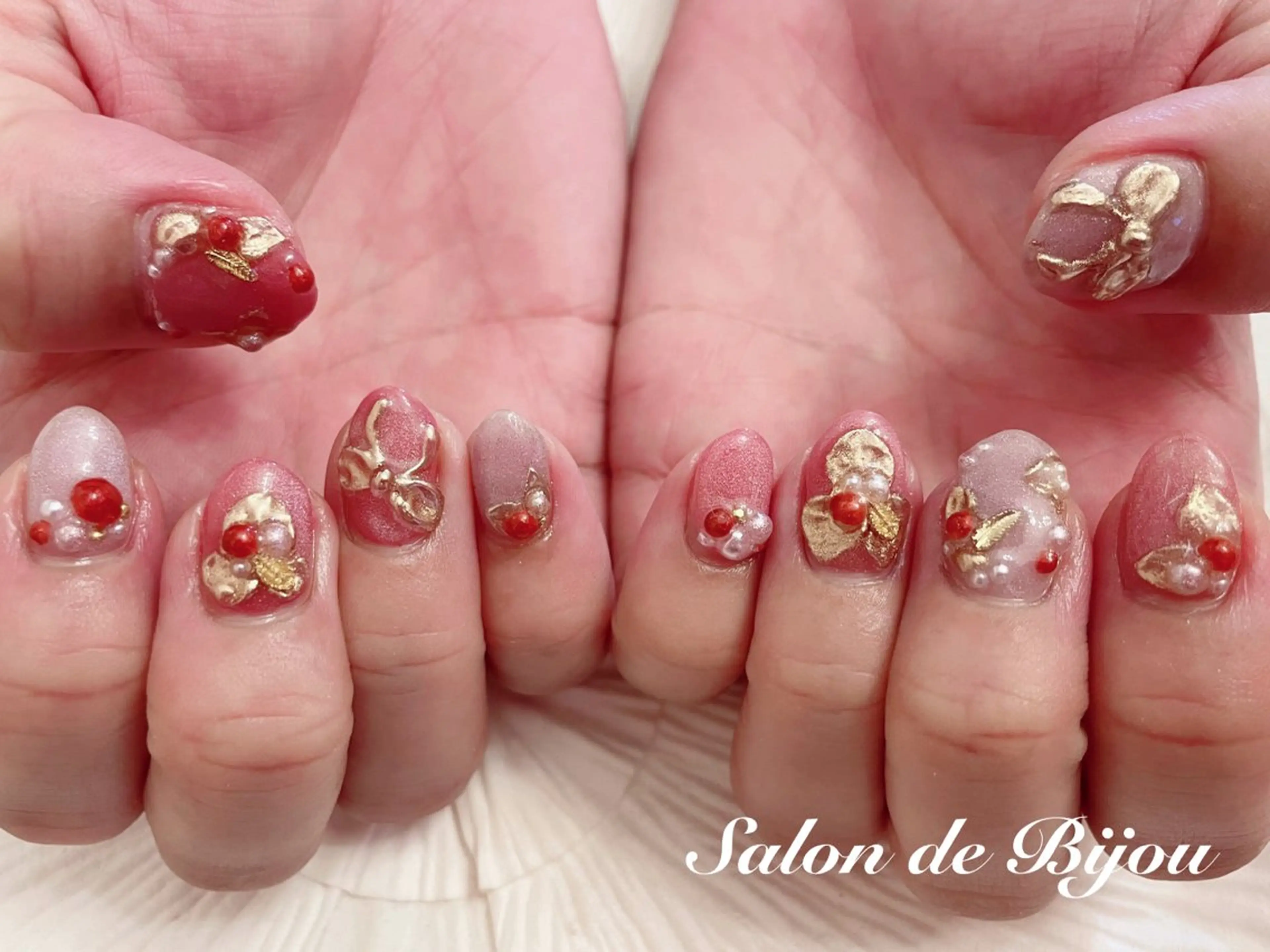 ネイル 冬ネイル クリスマス Salon  de Bijou所属・格谷 和歩の眉毛・アイブロウイメージ