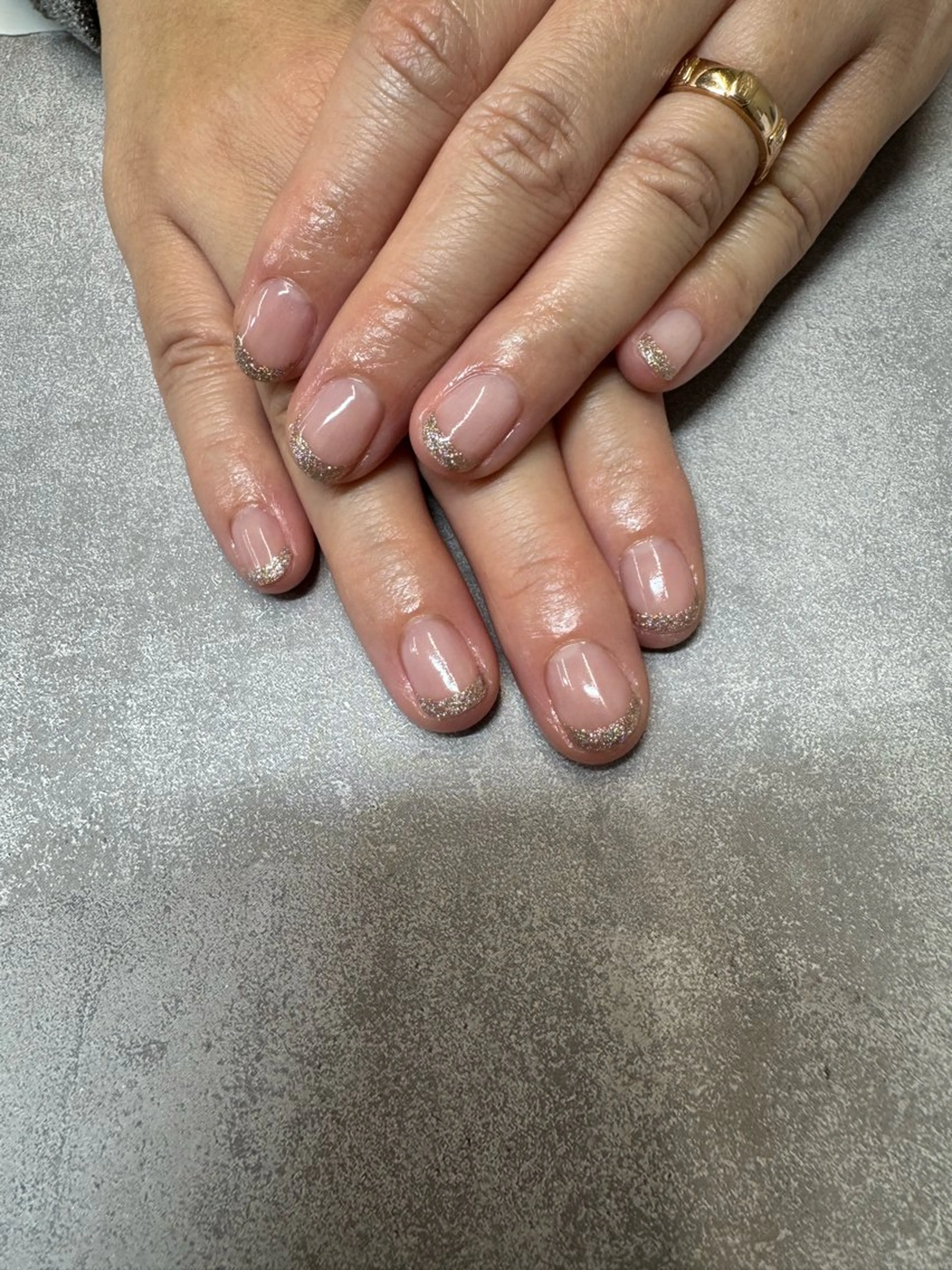 ネイル フレンチネイル ラメ(グリッター) Eyelash Nailsalon ales 向ヶ丘遊園・登戸店所属・ales向ヶ丘遊園店 さえのネイルデザイン