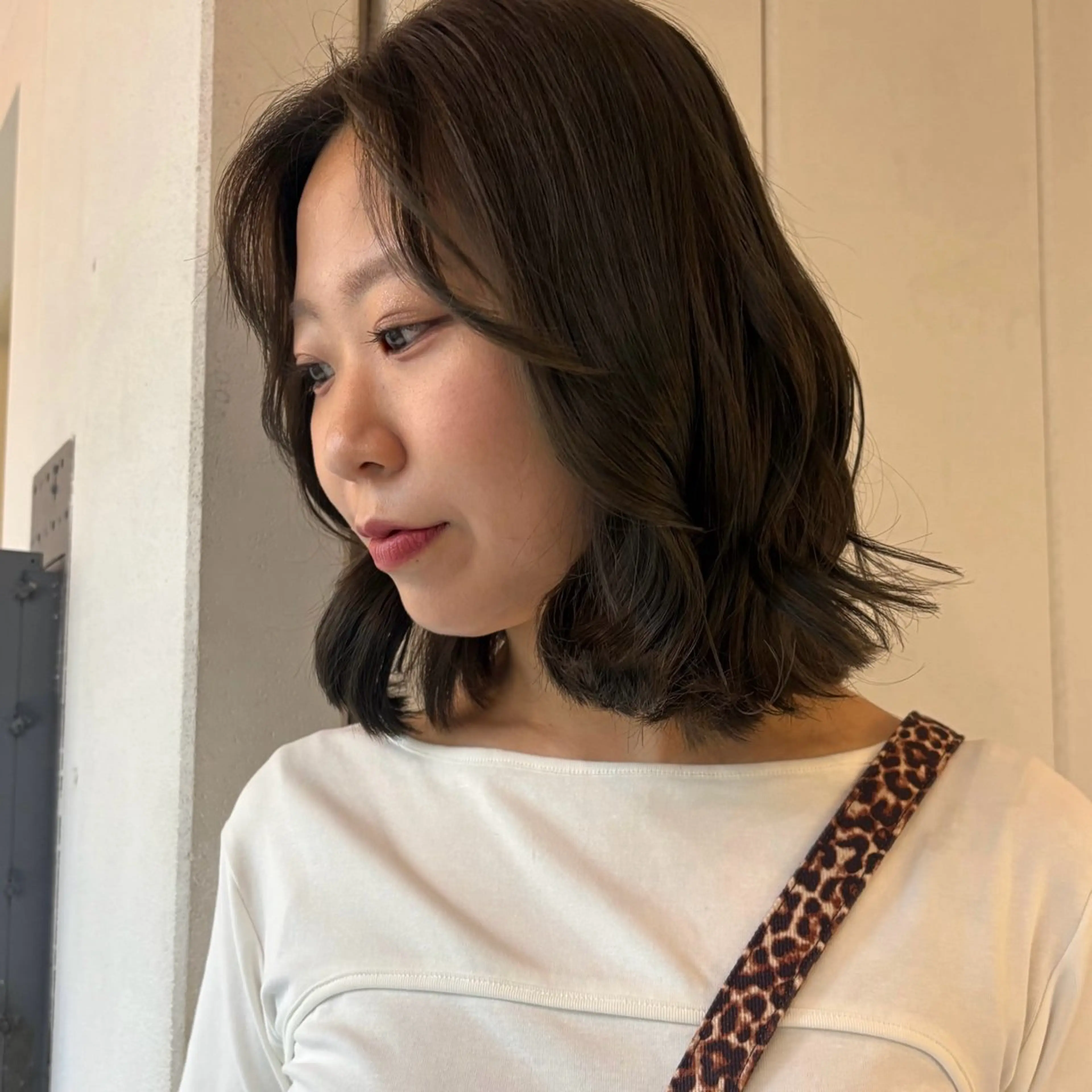 ミディアム カット ヘアカラー ひなの/透明感 カラー/レイヤーのヘアスタイル