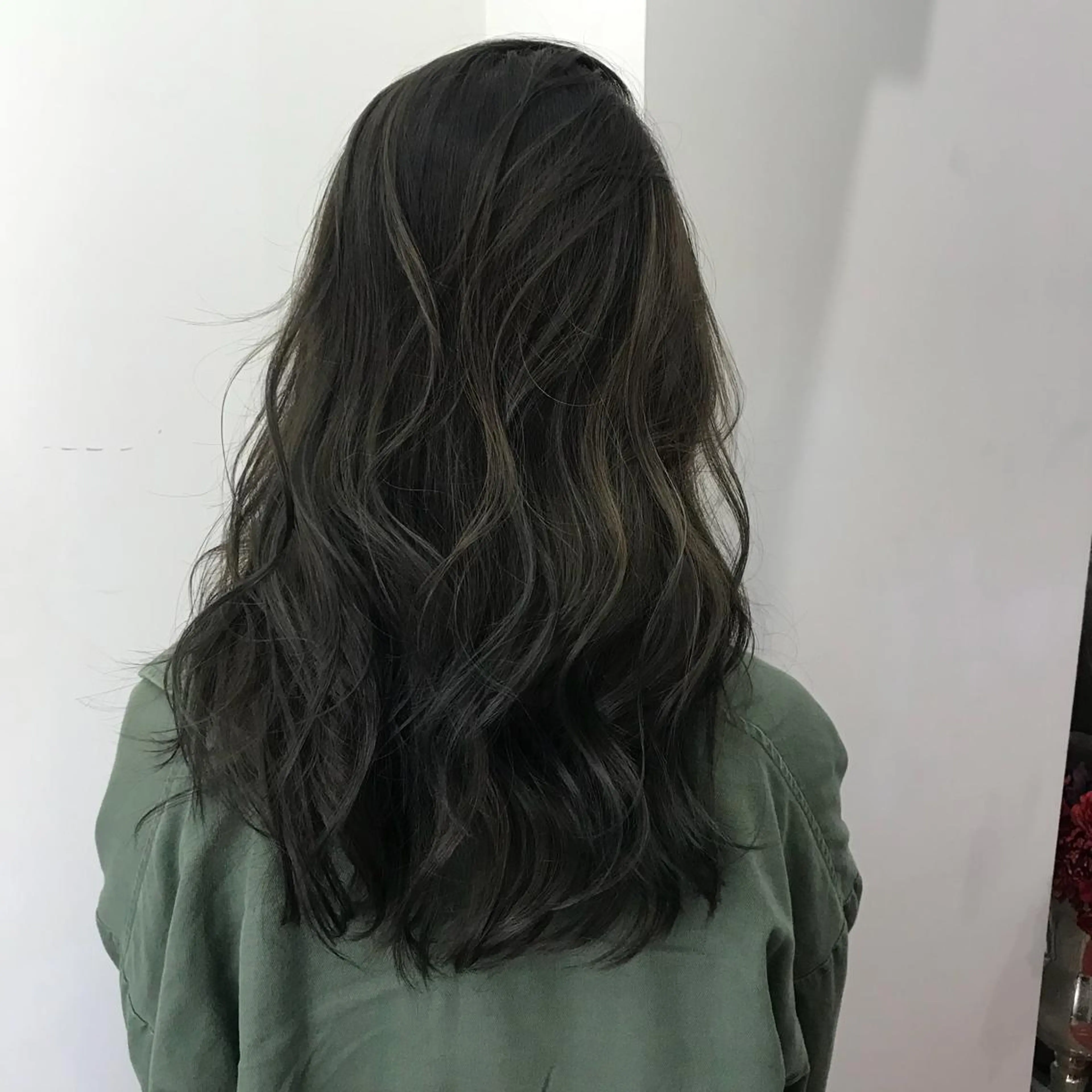 セミロング カラー ブルーカラー ブルーグレー ブルーグレージュ グレージュ エクステ(レミー毛) NINEのヘアスタイル