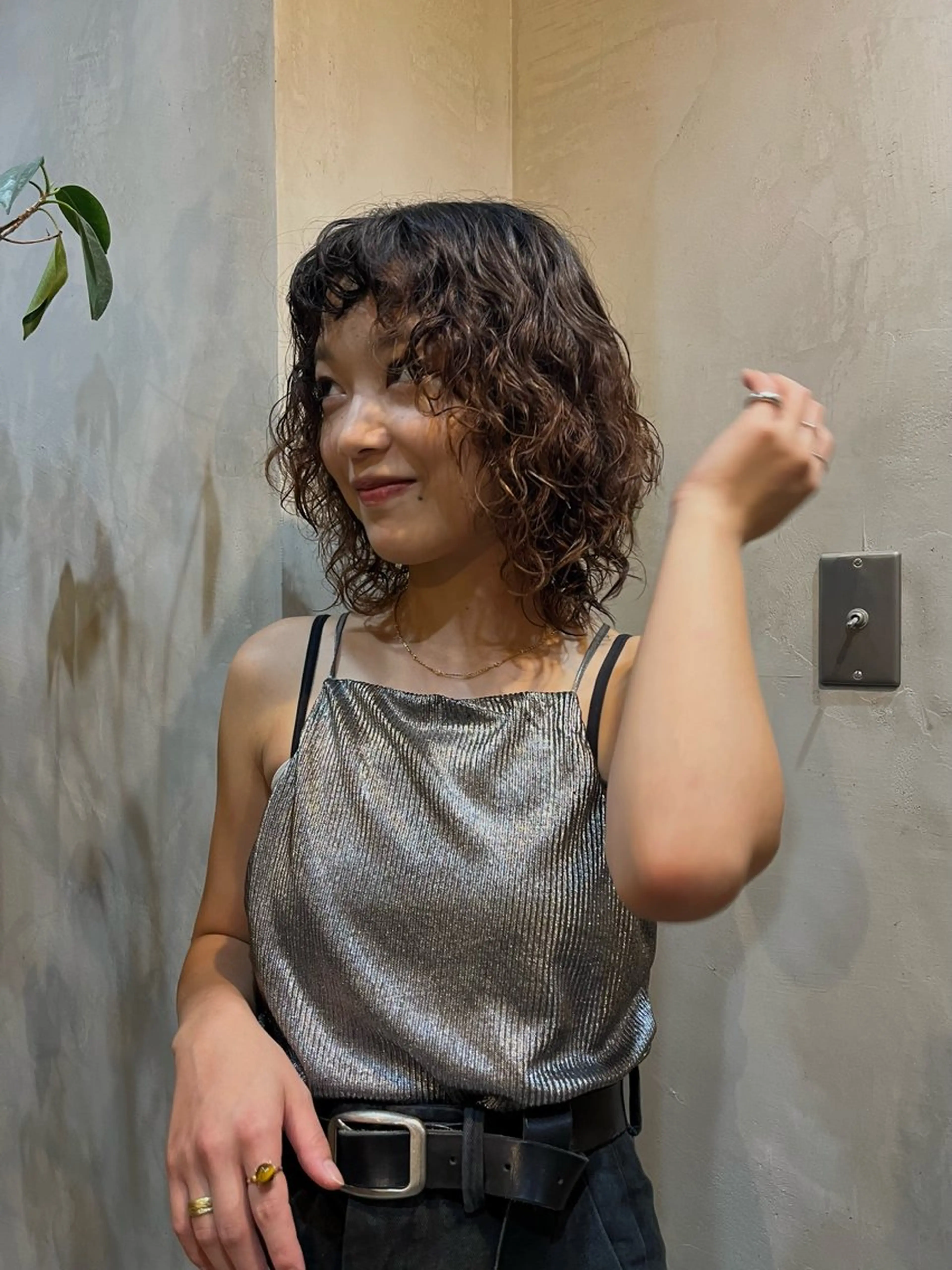 ミディアム ミディアムパーマ レイヤーカット カット パーマ トリートメント sourceliebe所属・韓国風前髪顔周り バーバーakaneのヘアスタイル