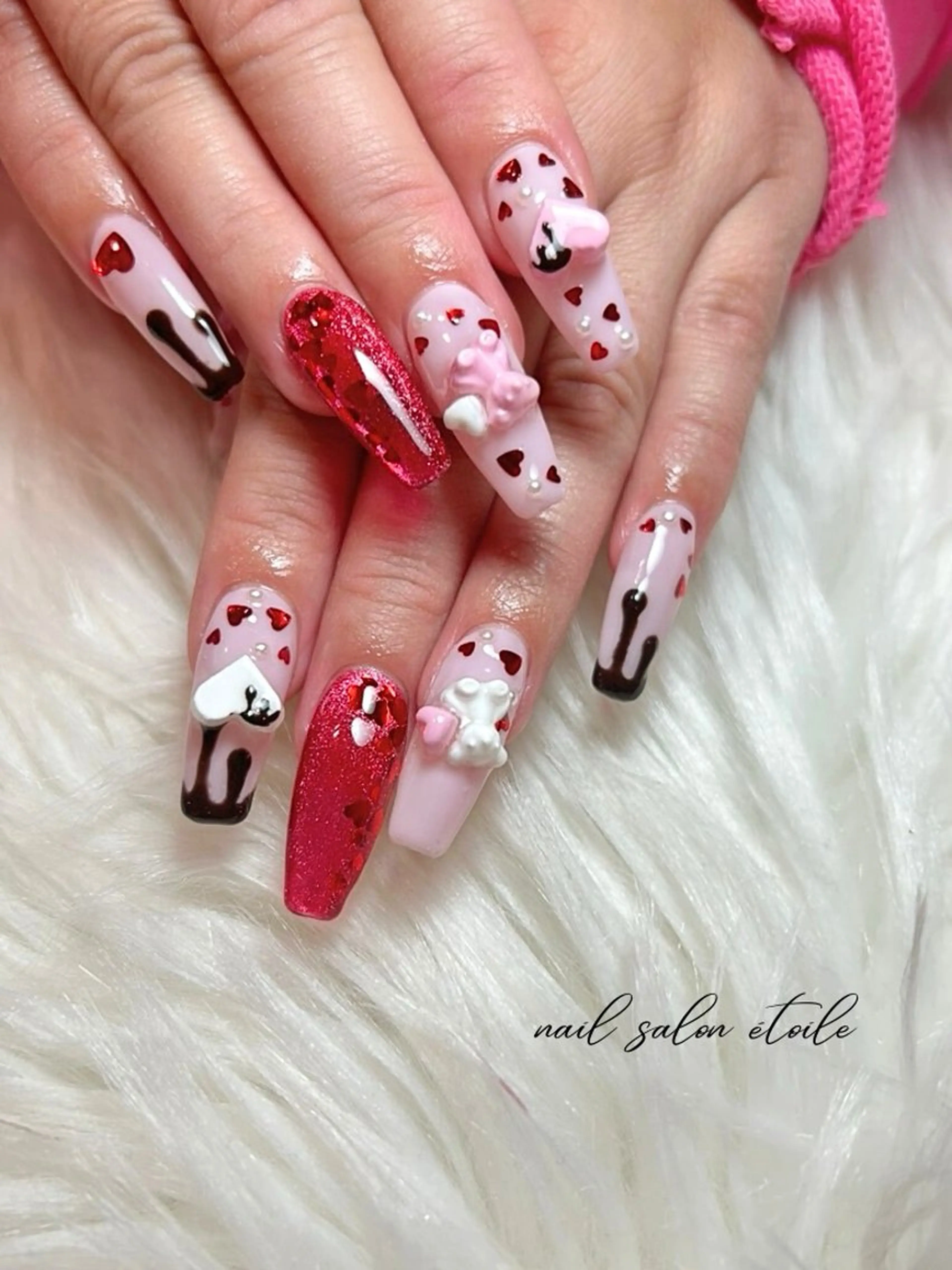 ネイル ハート ロングネイル ピンク バレンタイン ホワイト ハンドネイル nail salon étoileのネイルデザイン