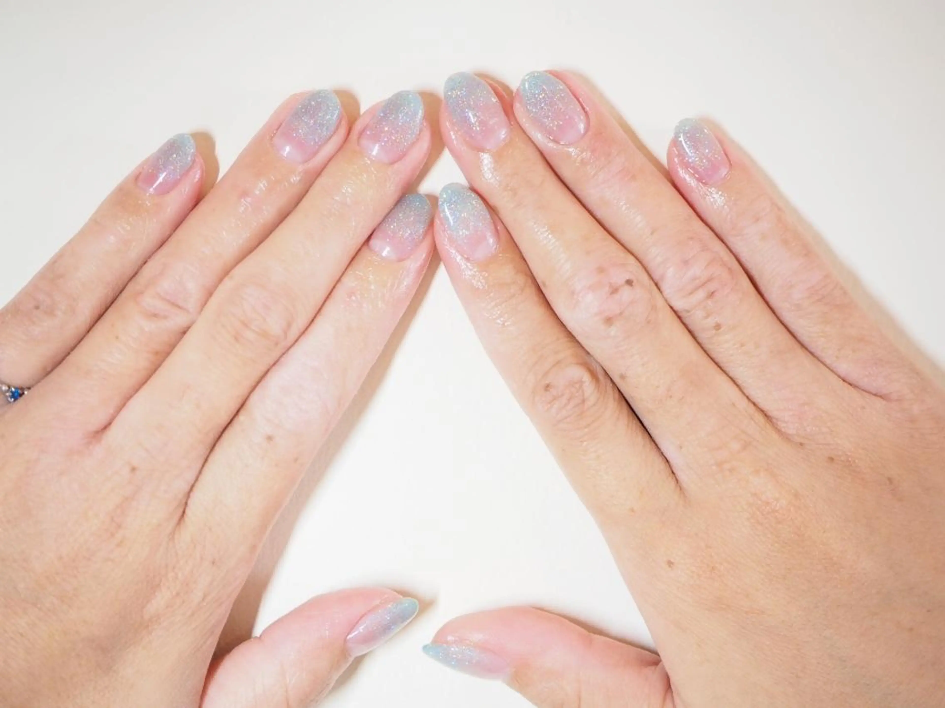 ネイル グラデーション ラメ(グリッター) ラメグラデーション ConneQt所属・ETHOSENSE. kimikaのネイルデザイン