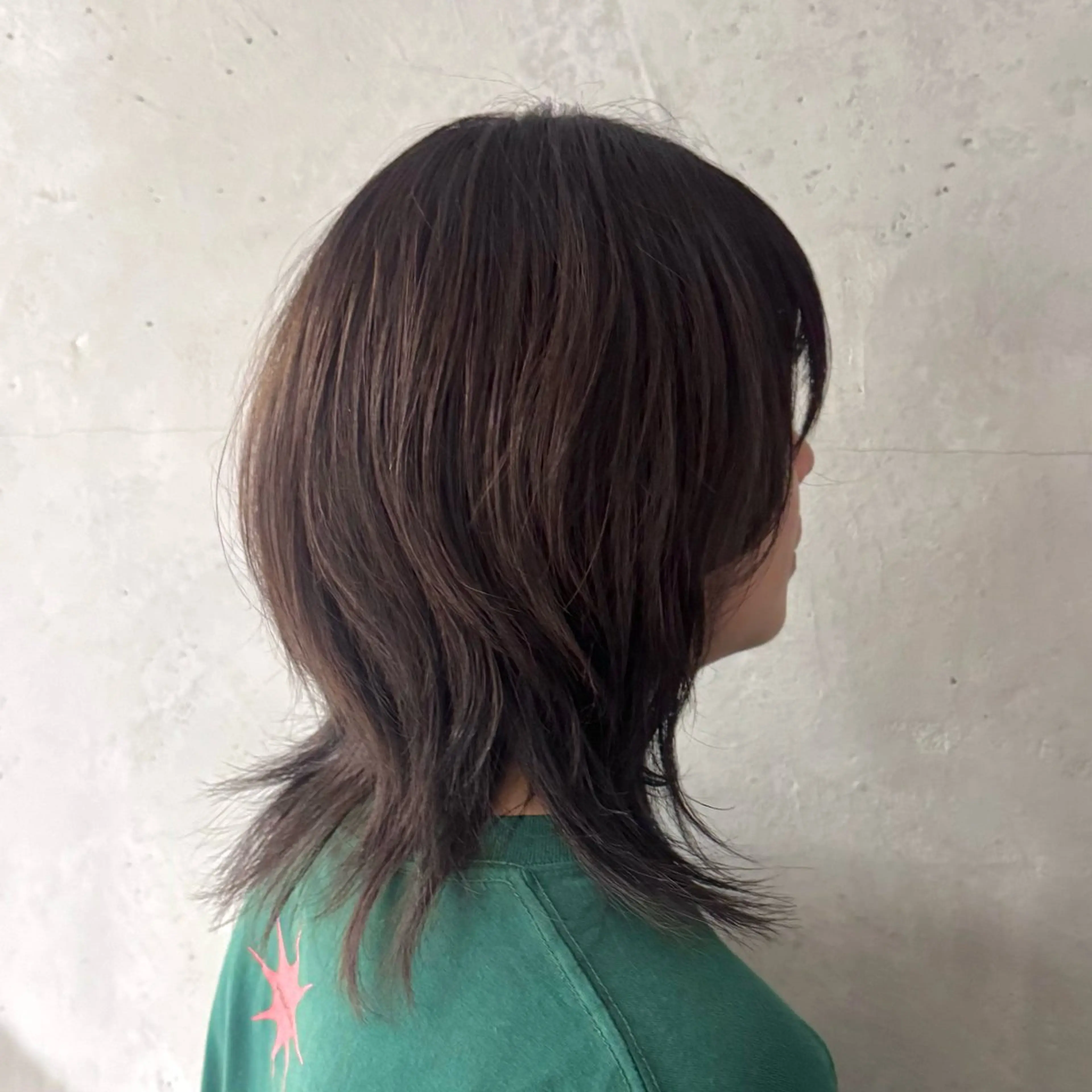 ミディアム くせ毛 伸ばしかけ ハッシュカット レイヤーカット ウルフカット SALOWIN所属・MA Iのヘアスタイル