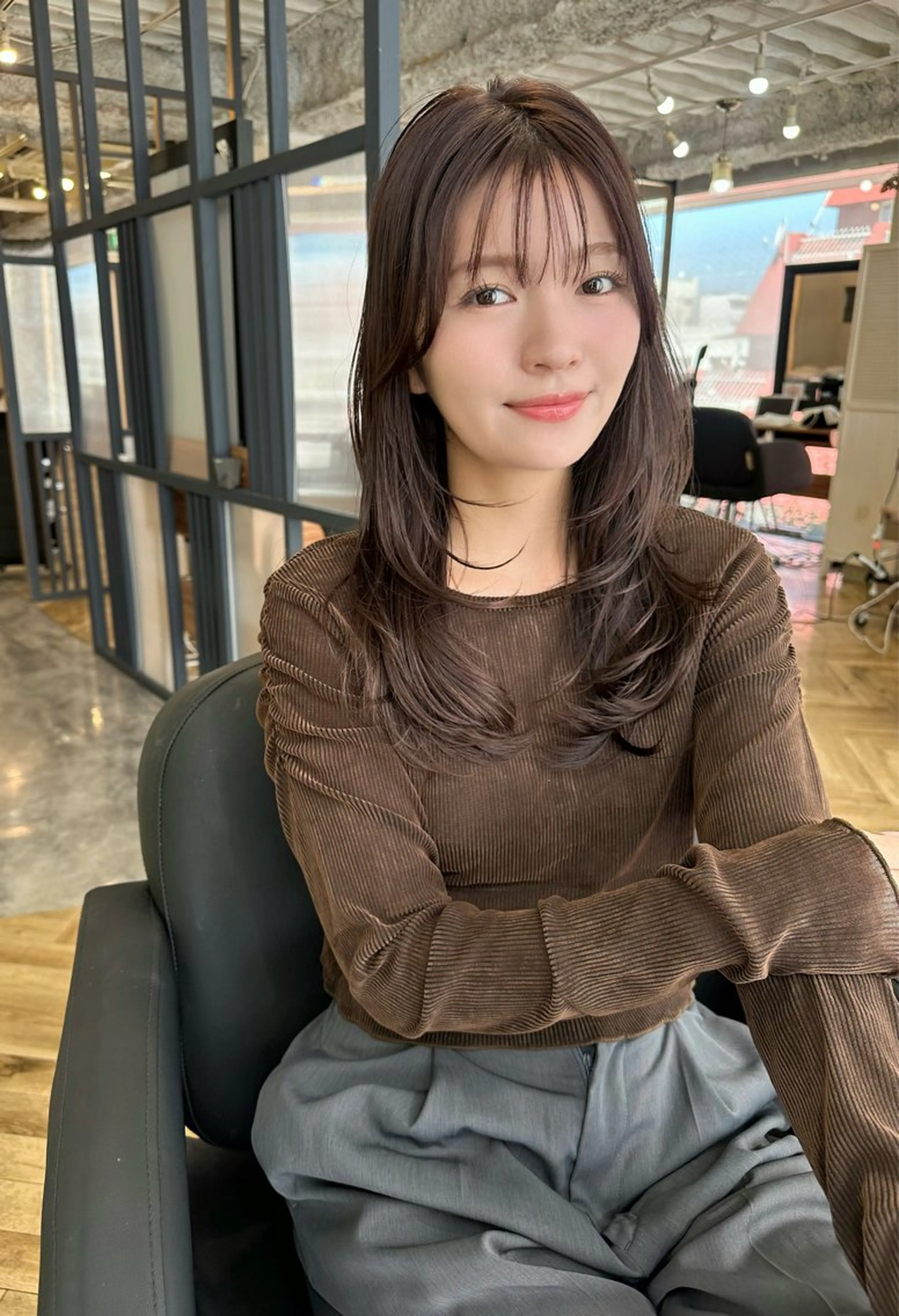 セミロング 韓国風ヘア レイヤーカット 鎌倉 彩のヘアスタイル