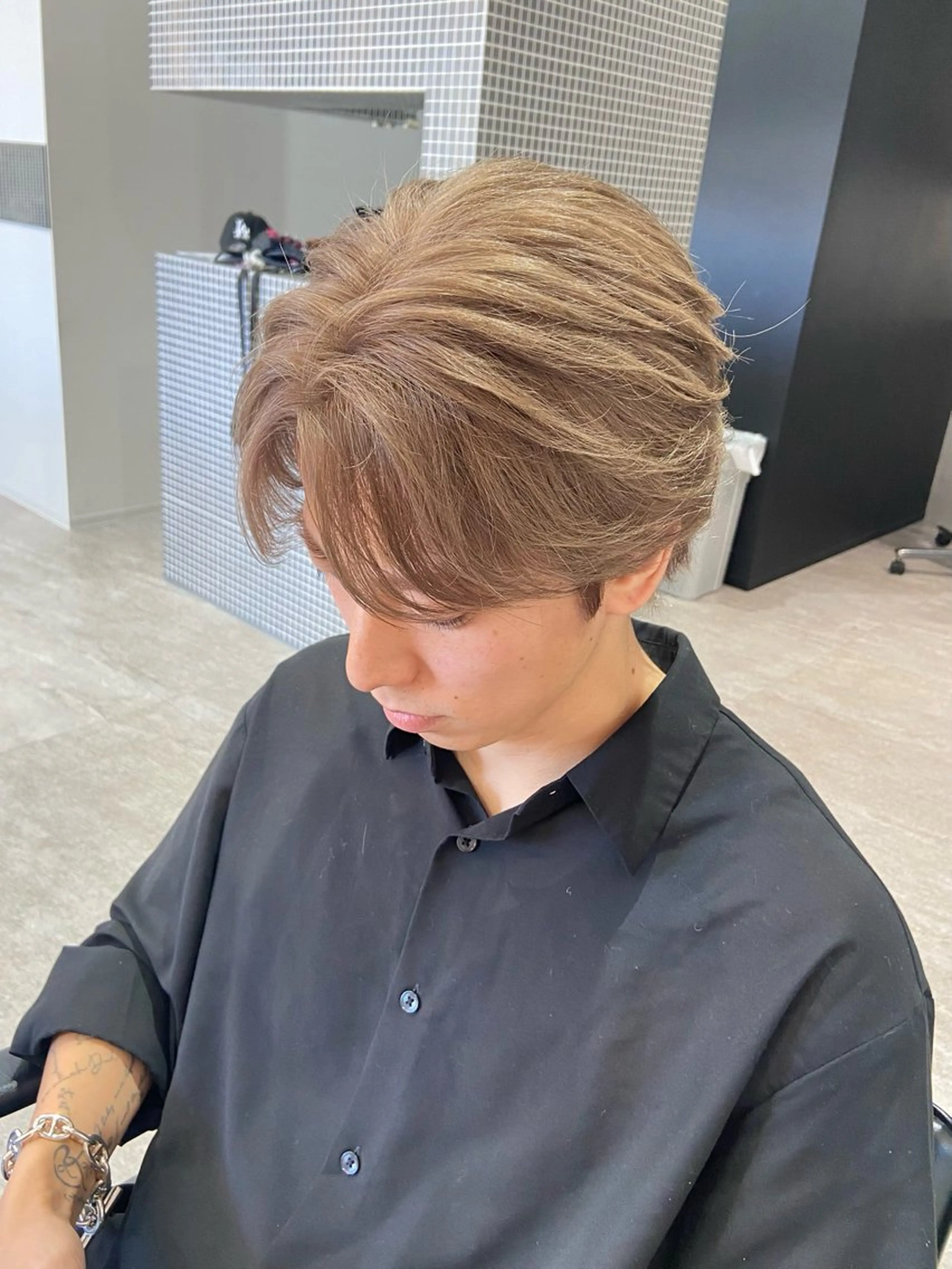 カラー メンズ センターパート メンズハイトーン ハイトーンカラー 福田 文太のヘアスタイル