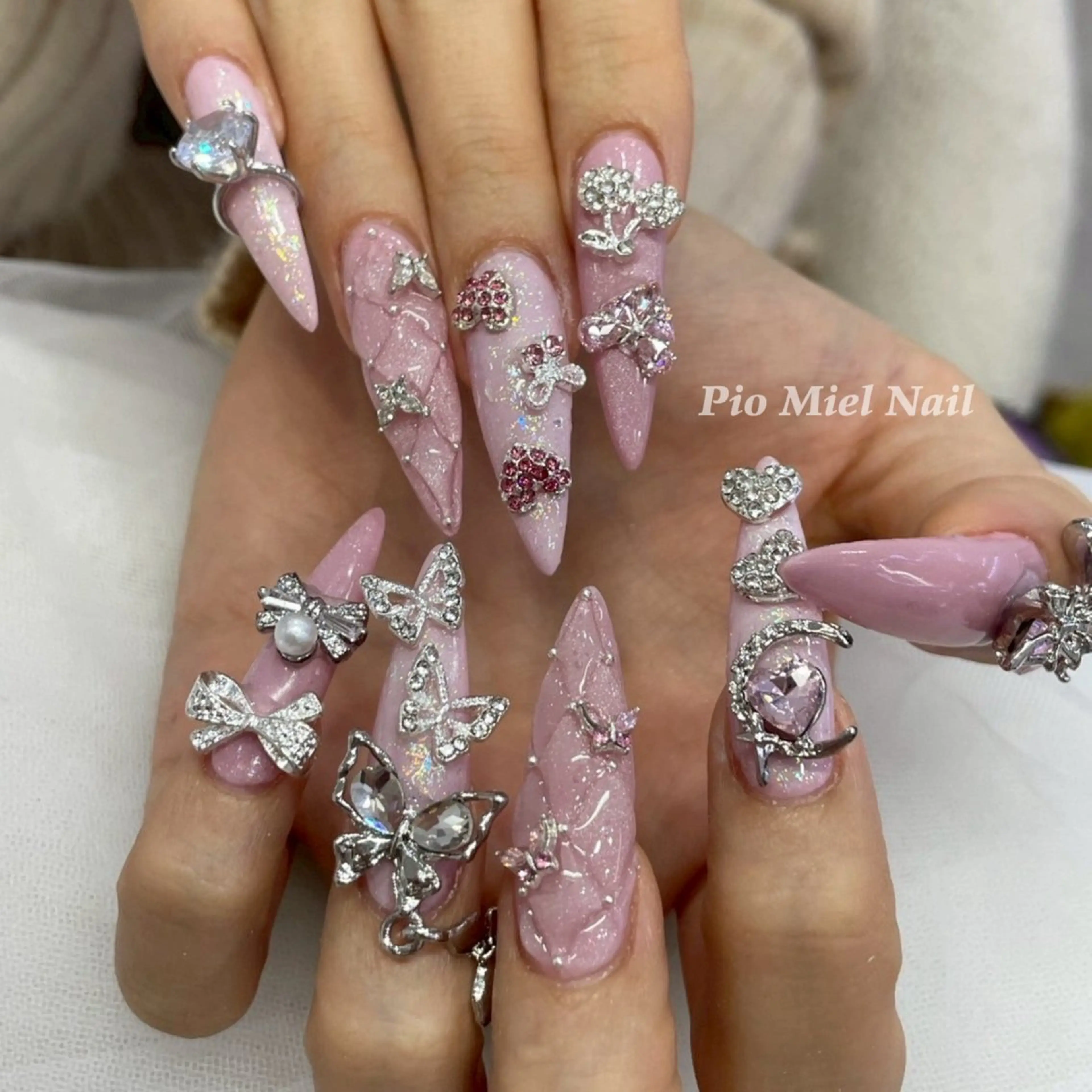 ロング 韓国風ヘア ハンドネイル Pio Mielのネイルデザイン