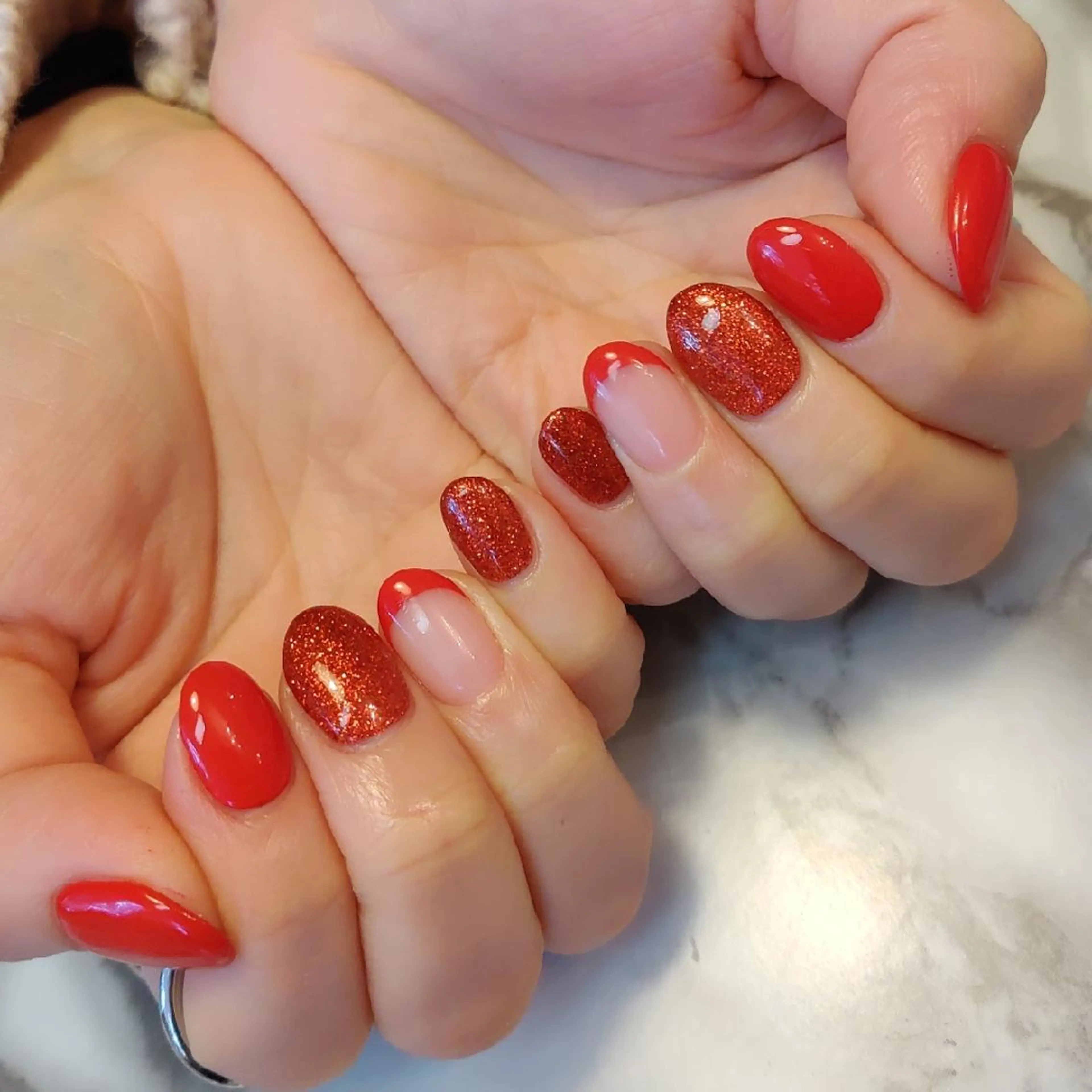 ネイル 赤色 ジェヌインネイル 河内のネイルデザイン