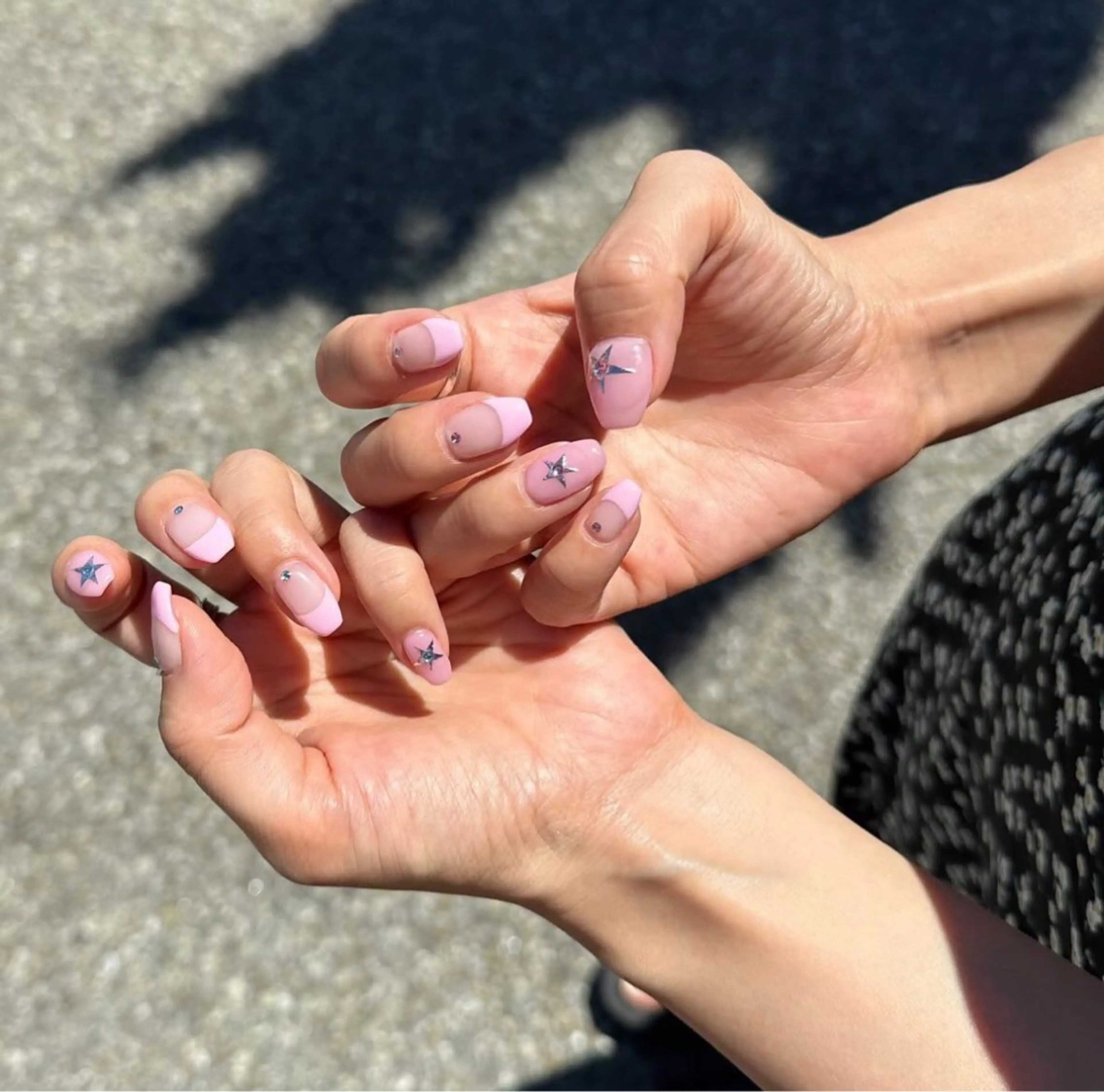 ネイル オーロラネイル フレンチネイル ジェルネイル 持ち込み パラジェル LeaLea nails.のネイルデザイン