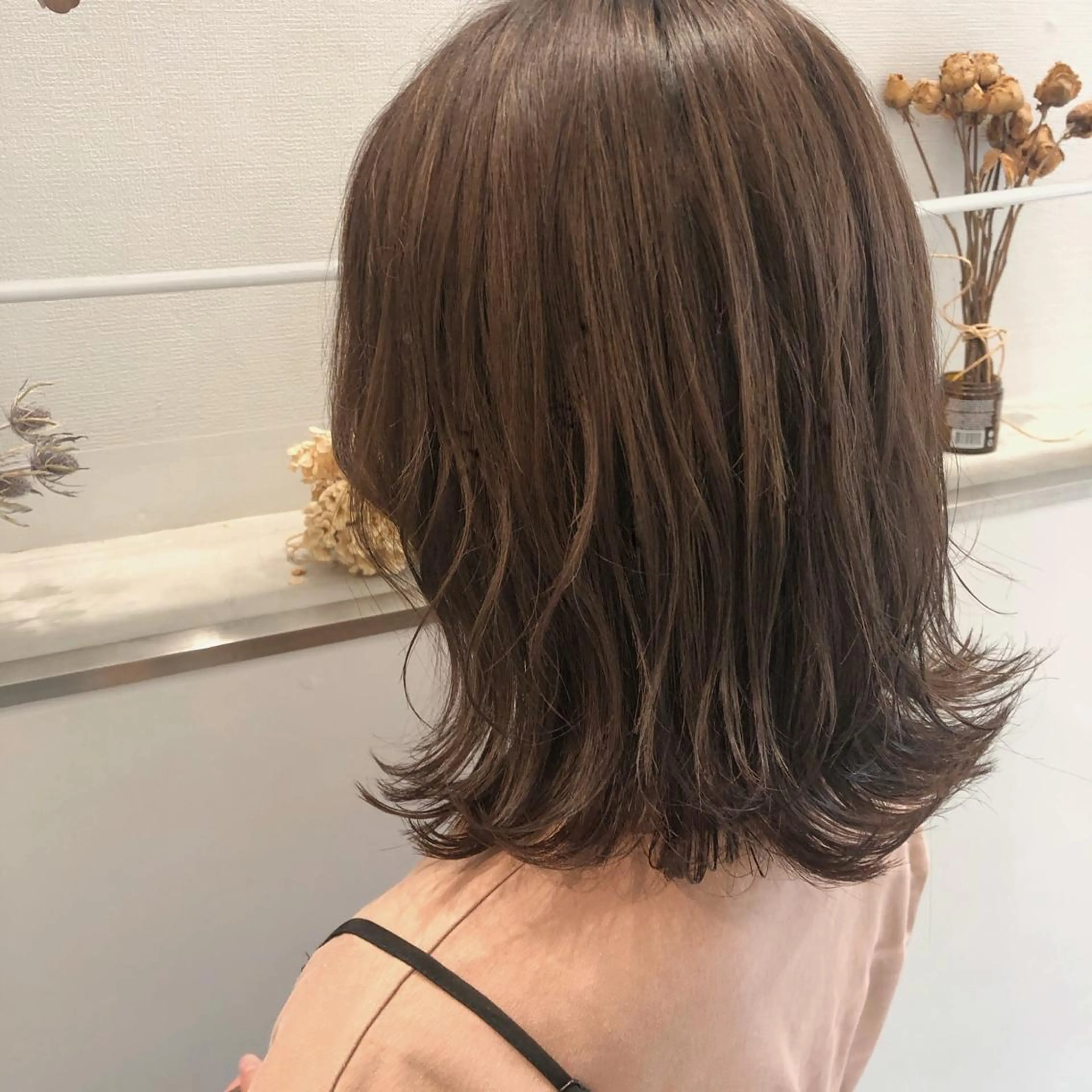 ミディアム カラー ベージュカラー 透明感カラー ハイライトカラー ハイライト カット ヘアカラー トリートメント 柏木  彩花のヘアスタイル