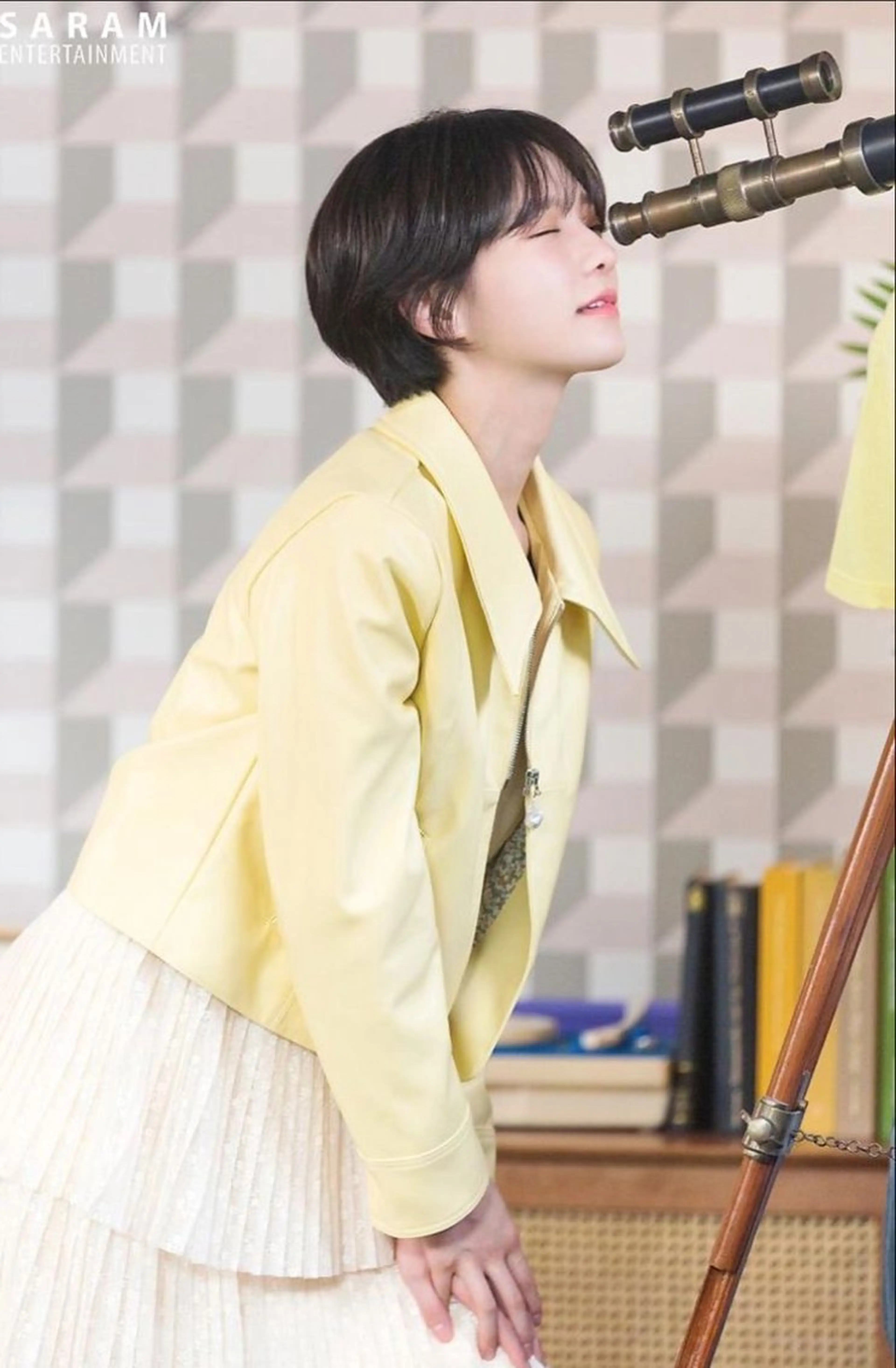 ショート 曲がる縮毛矯正 センターパートのヘアスタイル