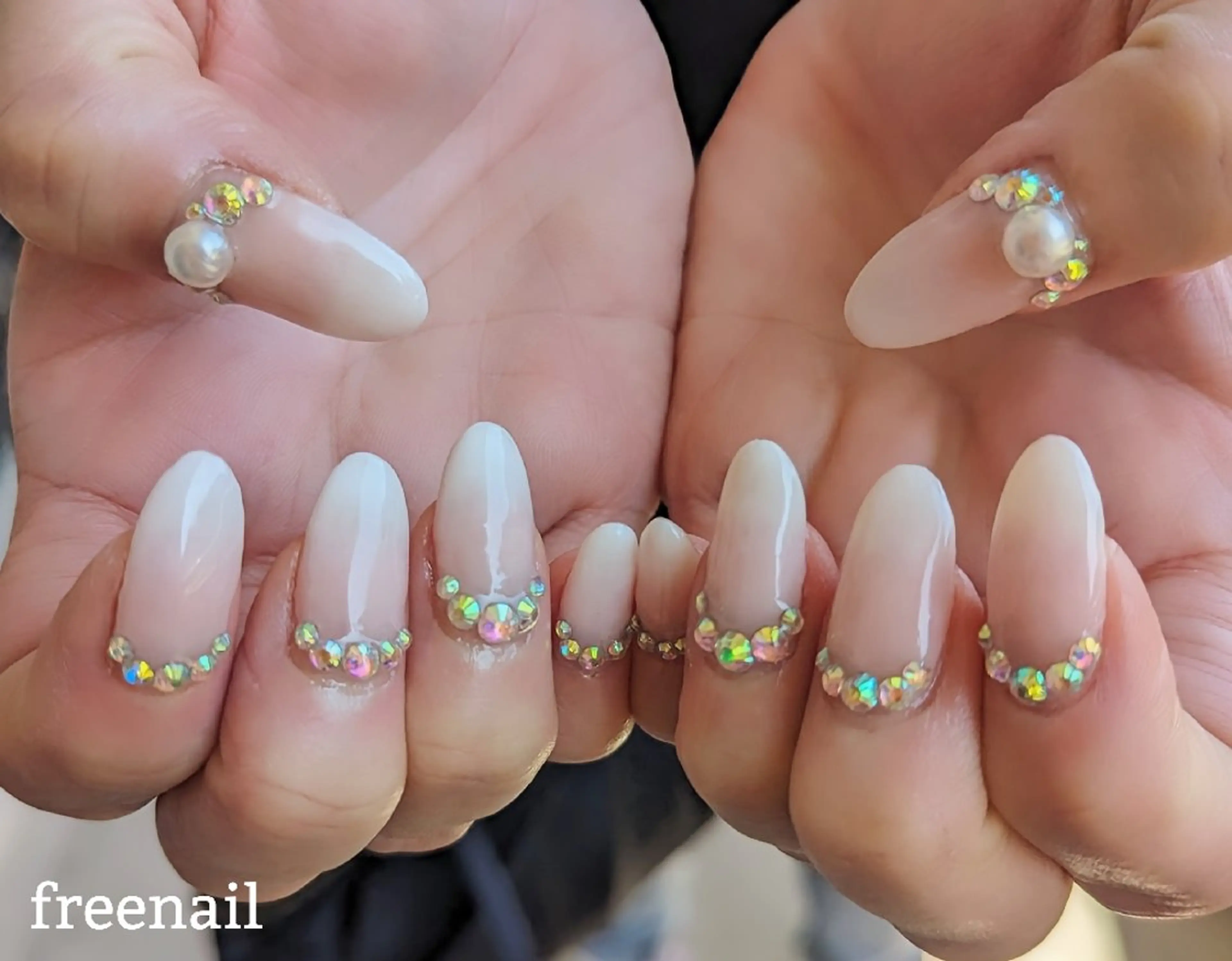 ネイル グラデーション ストーンネイル free nail フリーネイルのネイルデザイン