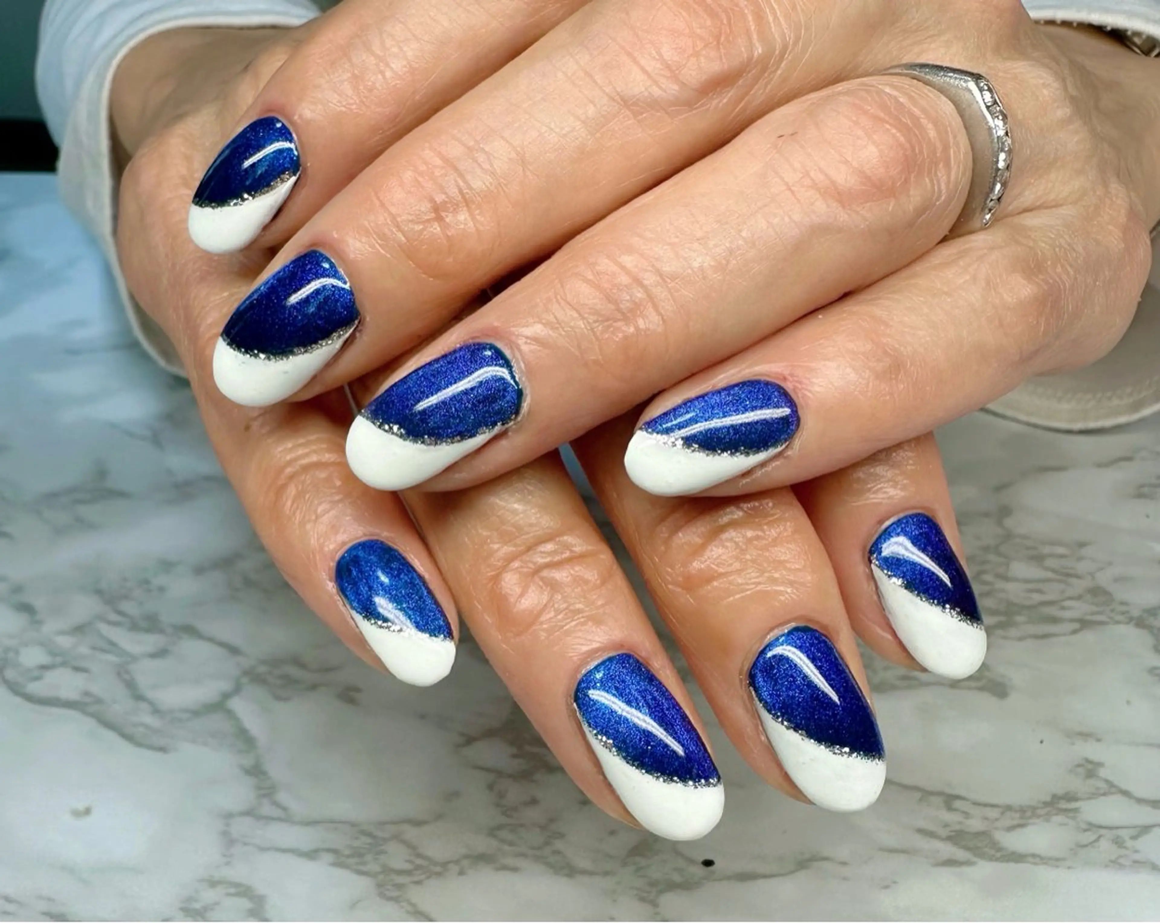 ネイル フレンチネイル マグネットネイル ニュアンスネイル 斜めフレンチ リボン M.N_ nailのネイルデザイン