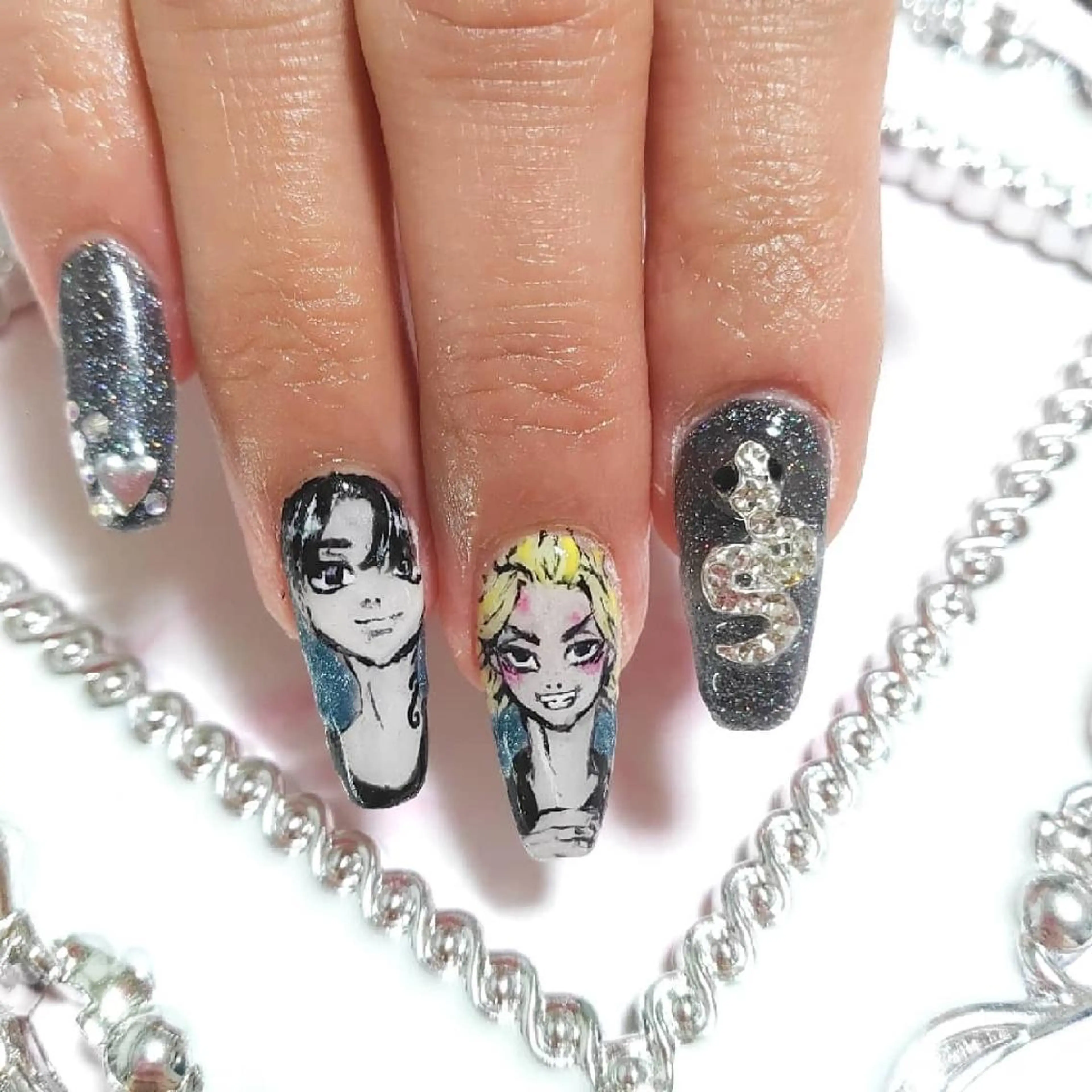 ネイル エステとネイル ローズコンフォートのネイルデザイン