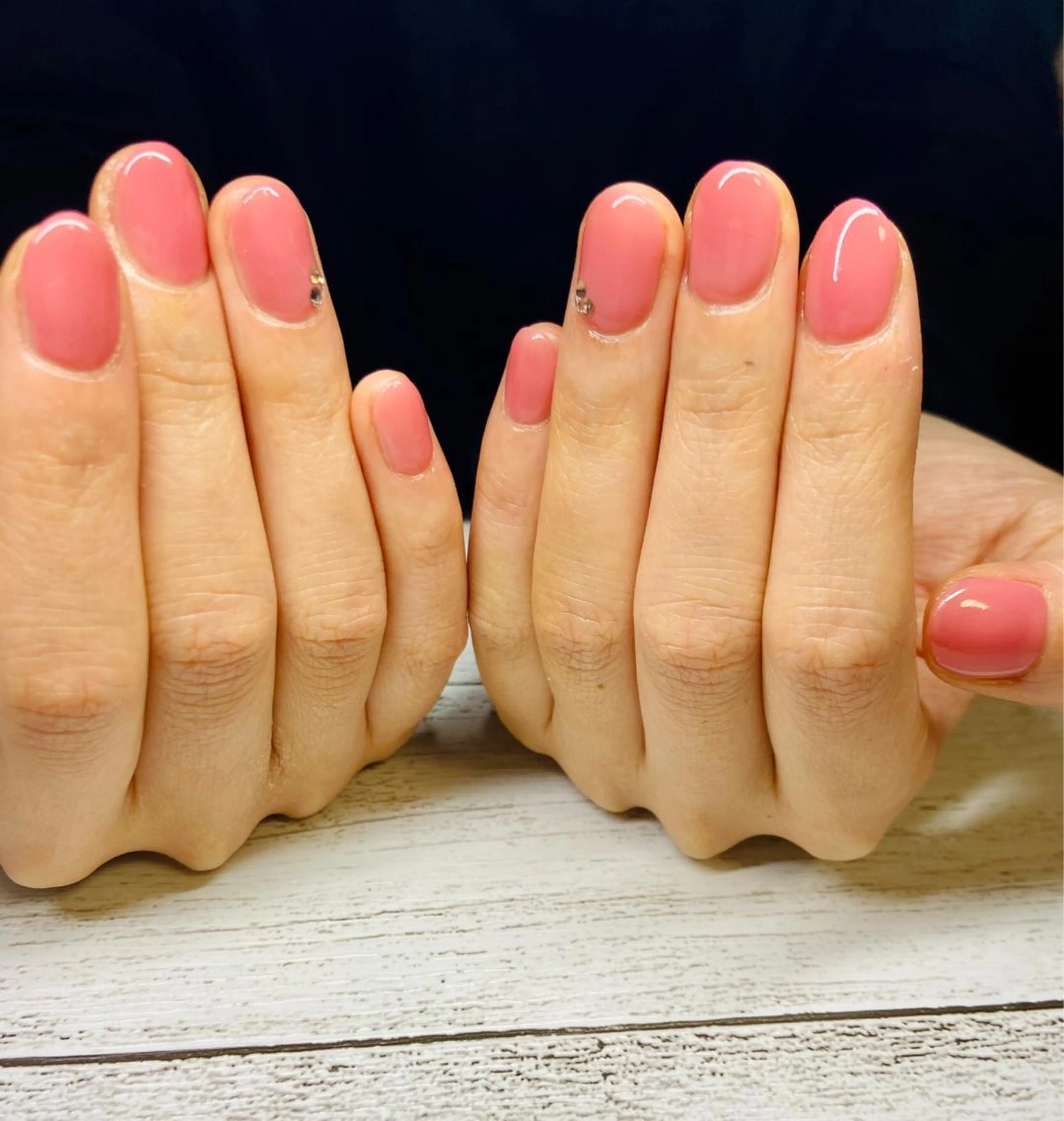 ネイル ワンカラーネイル ストーンネイル NailandEye Lucaのネイルデザイン